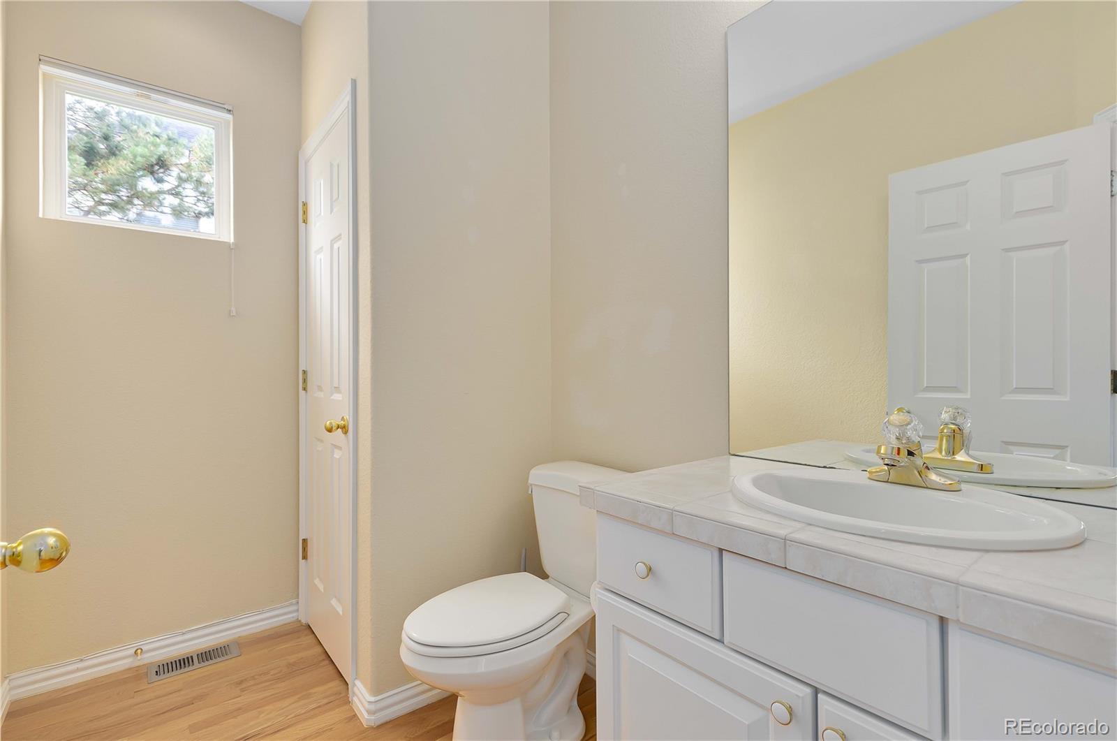 1011 S Valentia St Unit: 50