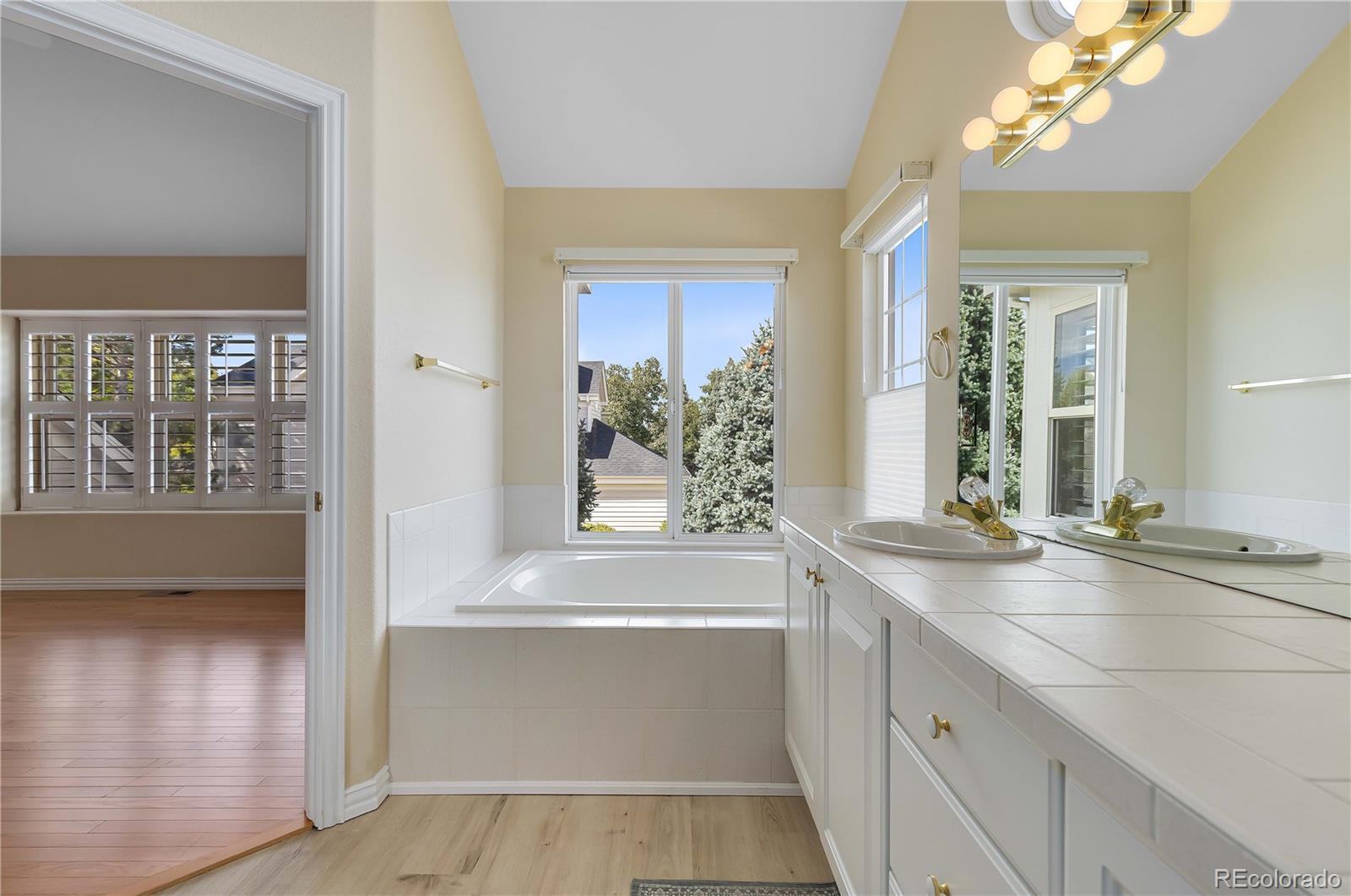 1011 S Valentia St Unit: 50