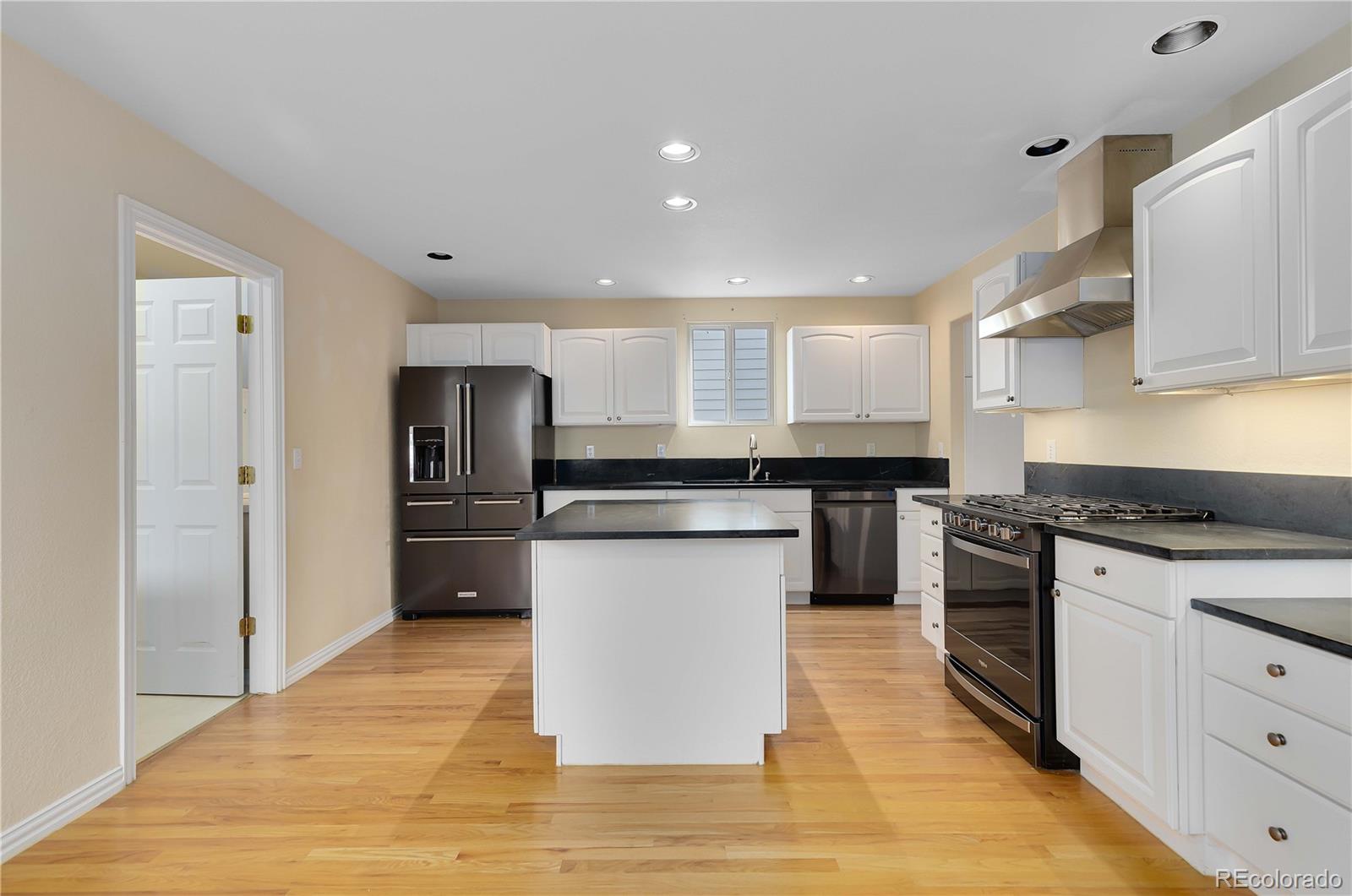 1011 S Valentia St Unit: 50