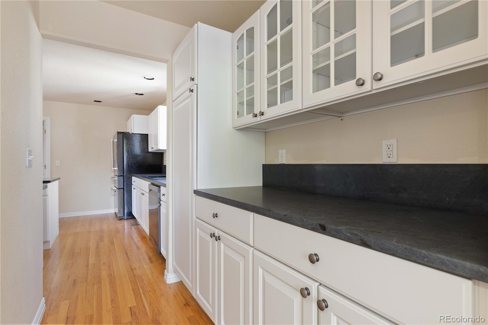 1011 S Valentia St Unit: 50