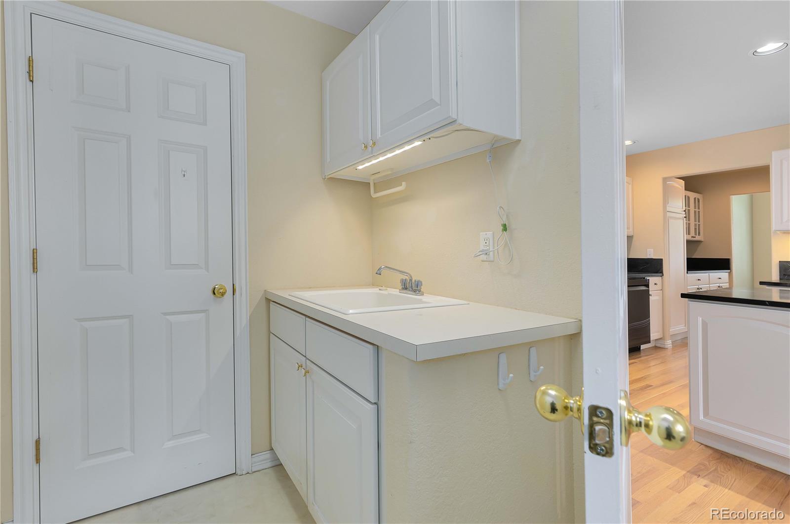 1011 S Valentia St Unit: 50