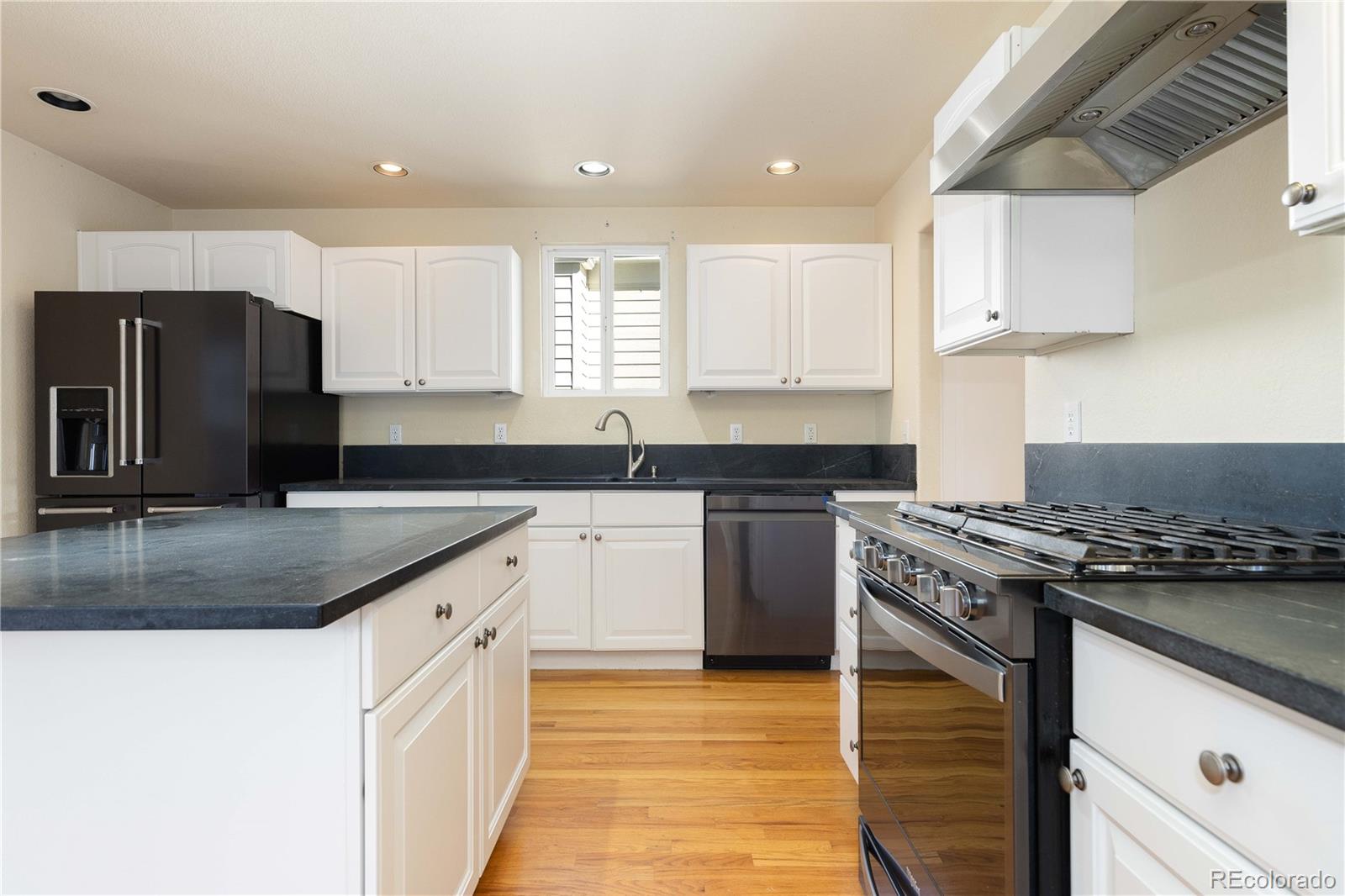 1011 S Valentia St Unit: 50