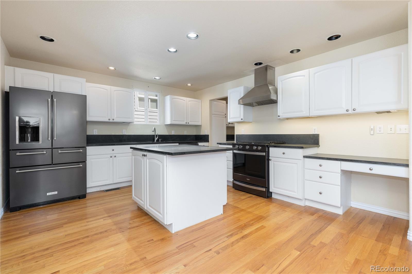 1011 S Valentia St Unit: 50