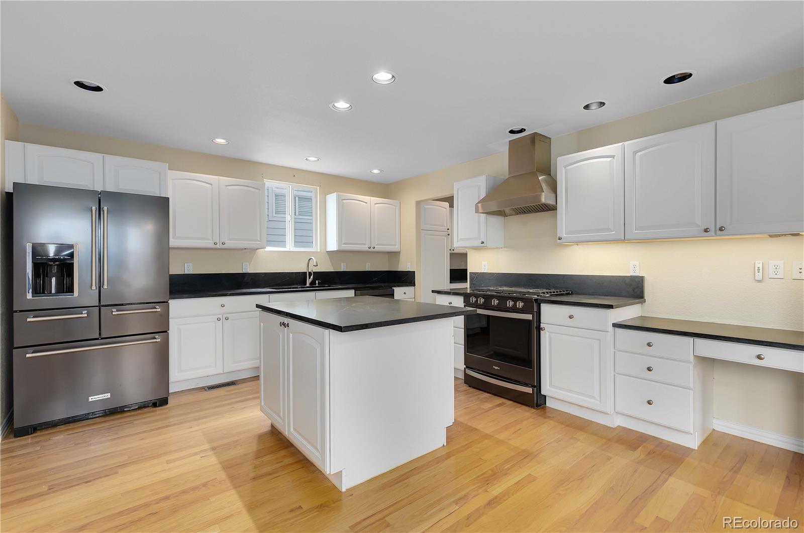 1011 S Valentia St Unit: 50