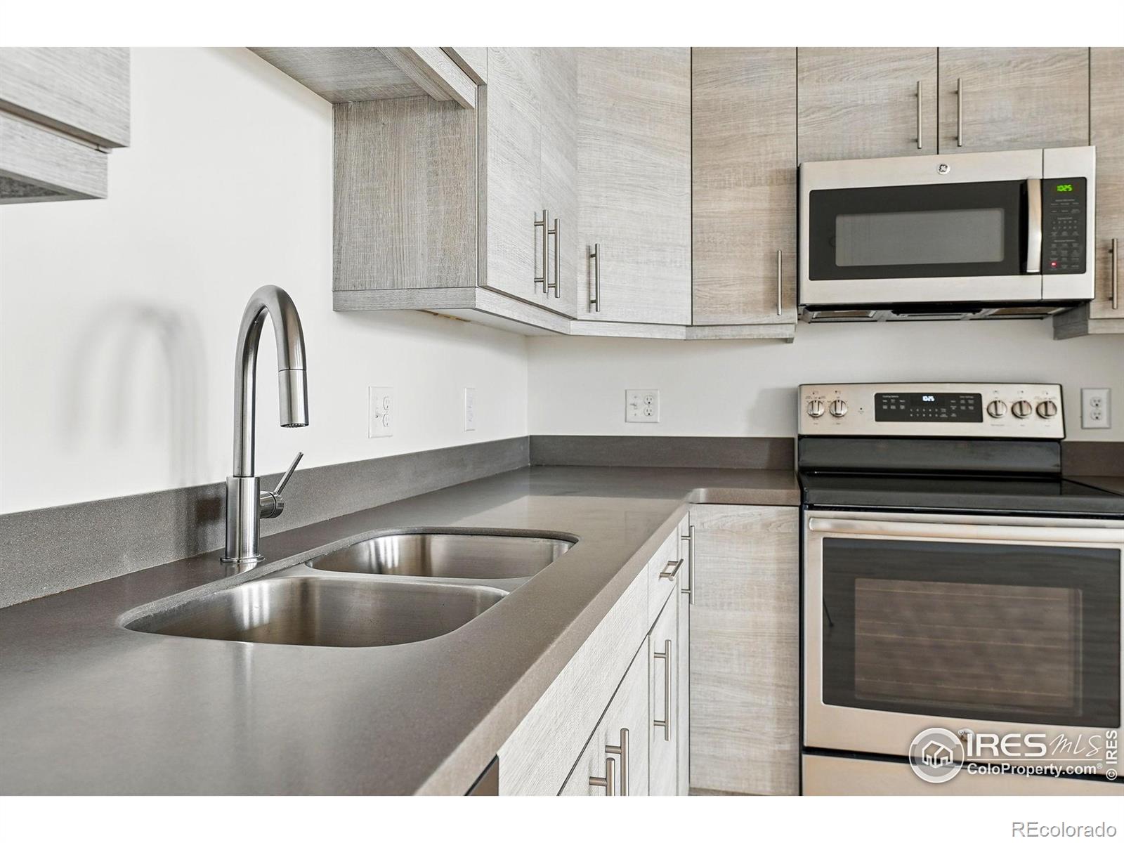 2835 W Parkside Place Unit: 305