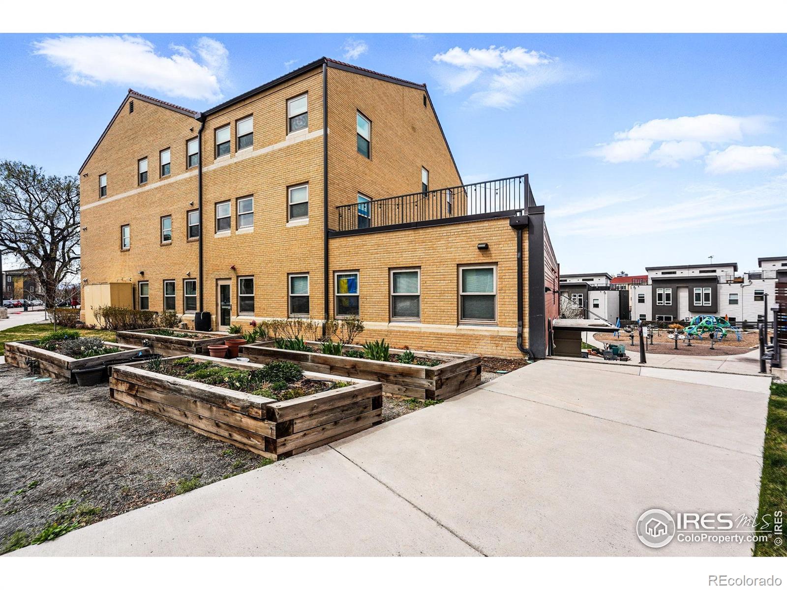2835 W Parkside Place Unit: 305