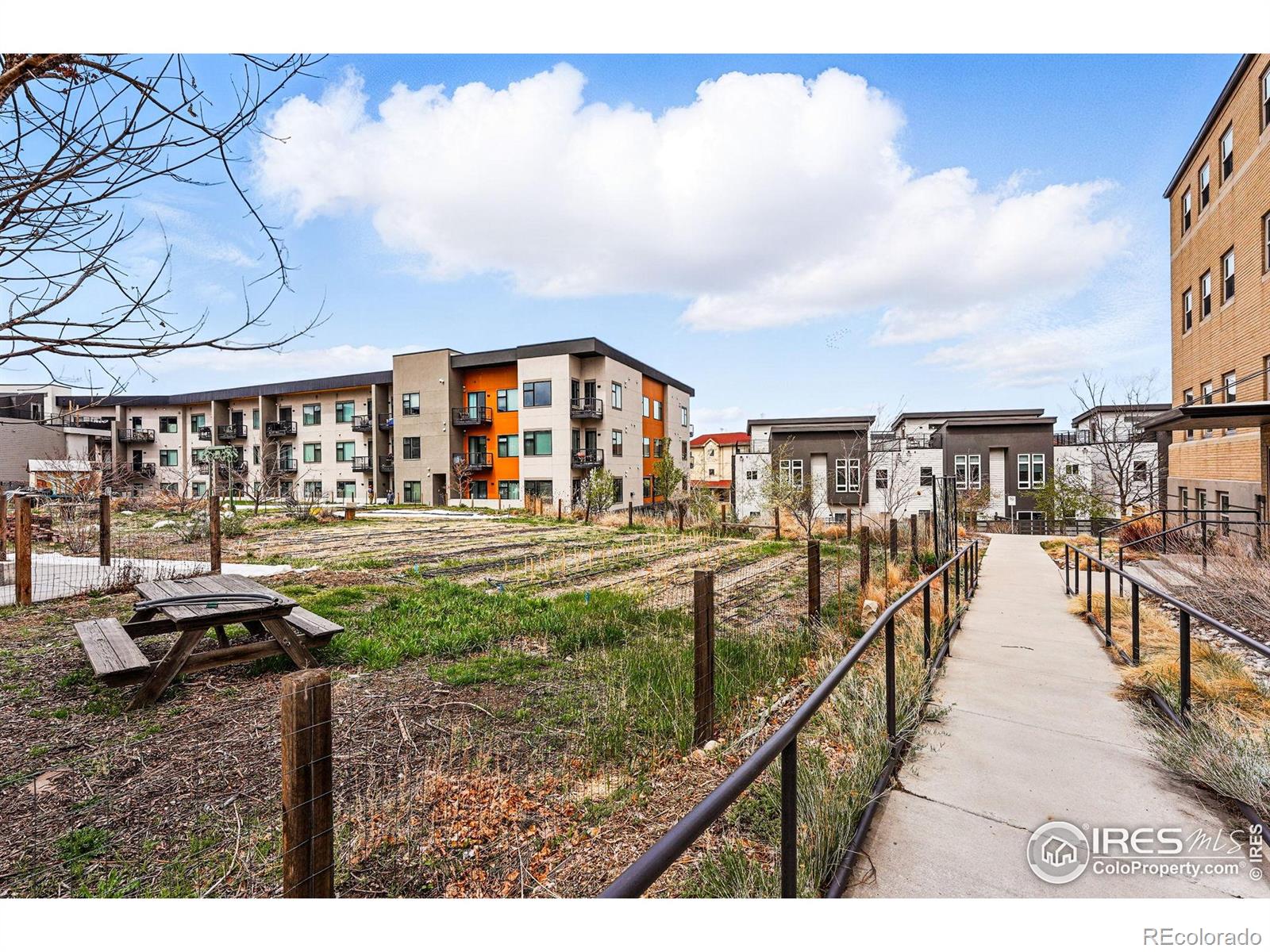2835 W Parkside Place Unit: 305