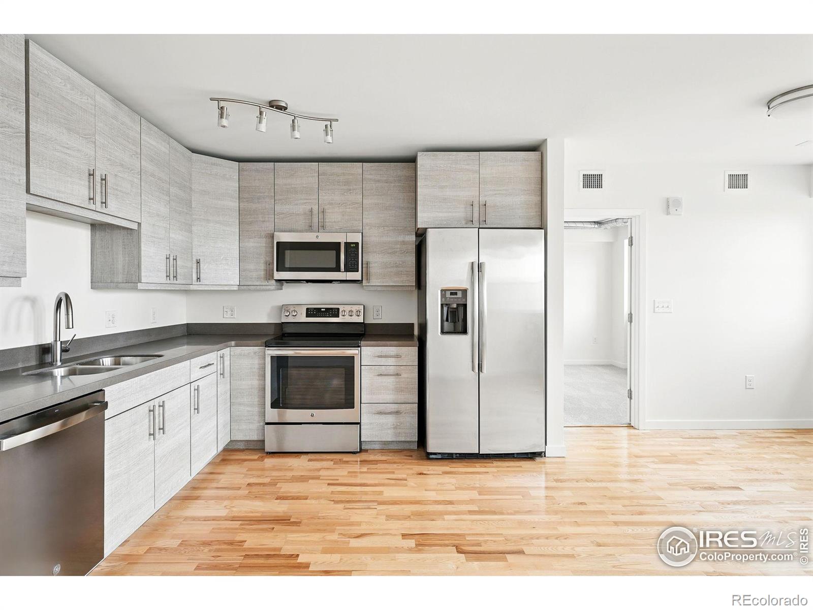 2835 W Parkside Place Unit: 305