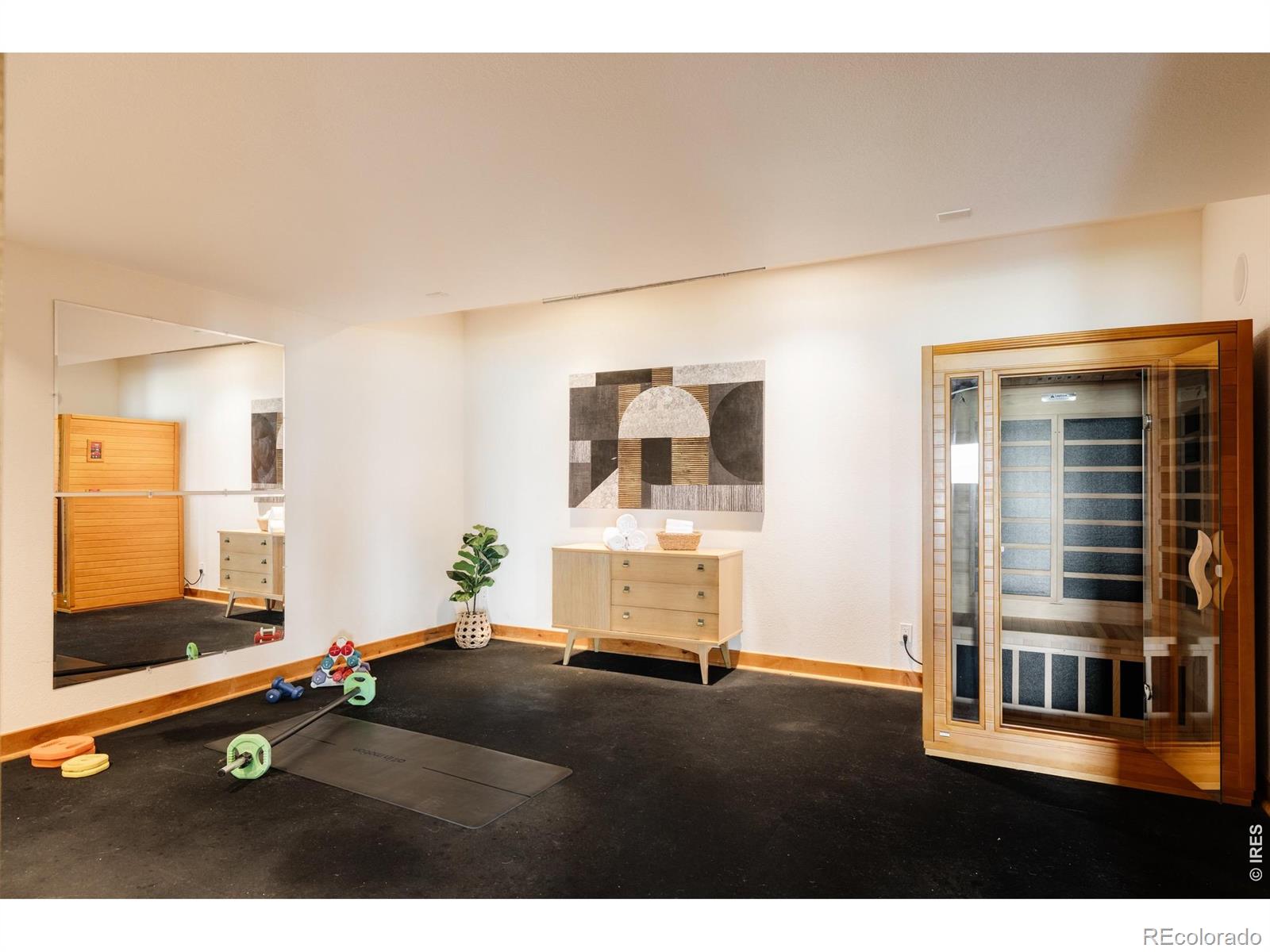 4725 Valley Oak Drive