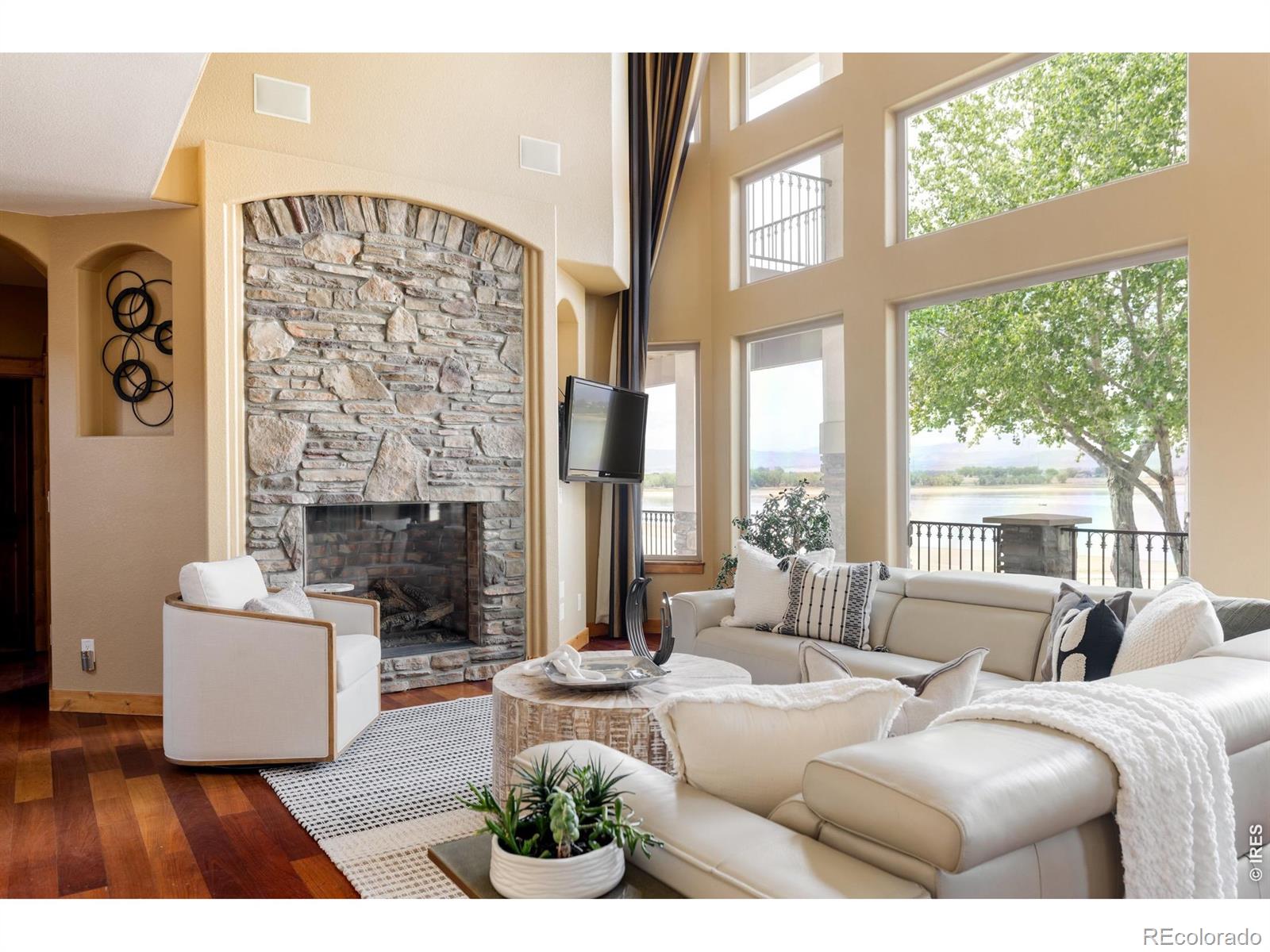 4725 Valley Oak Drive