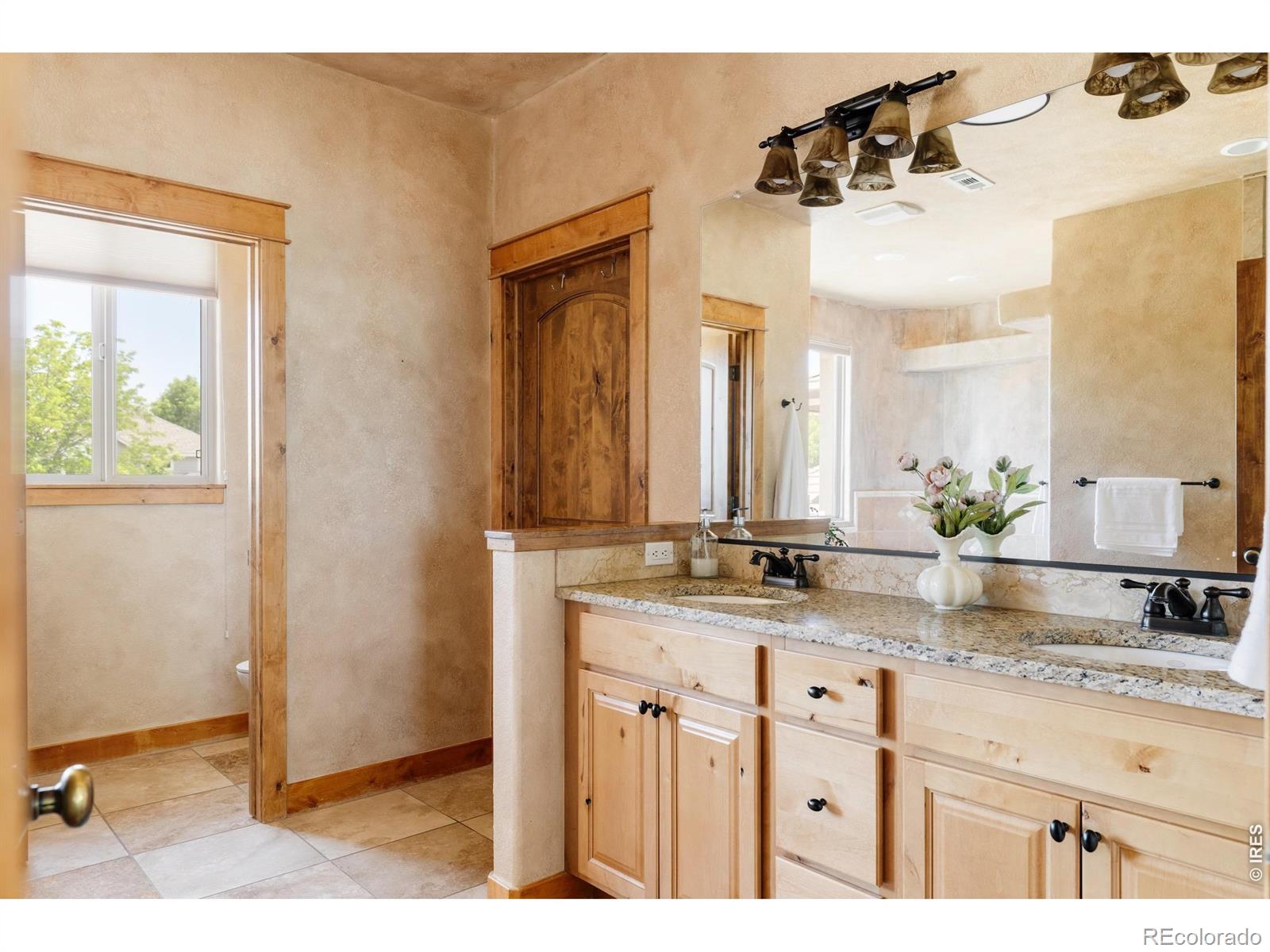 4725 Valley Oak Drive
