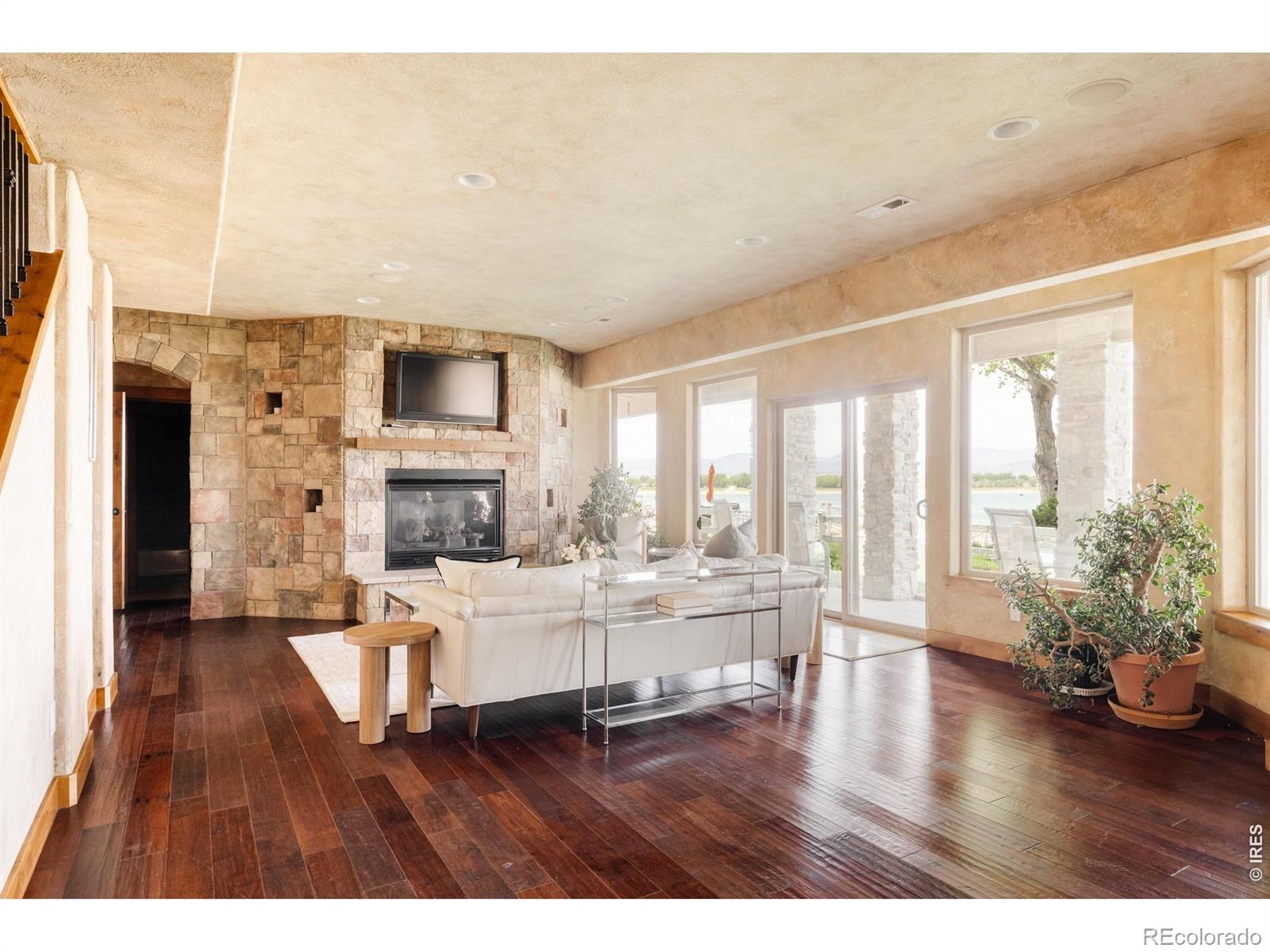 4725 Valley Oak Drive