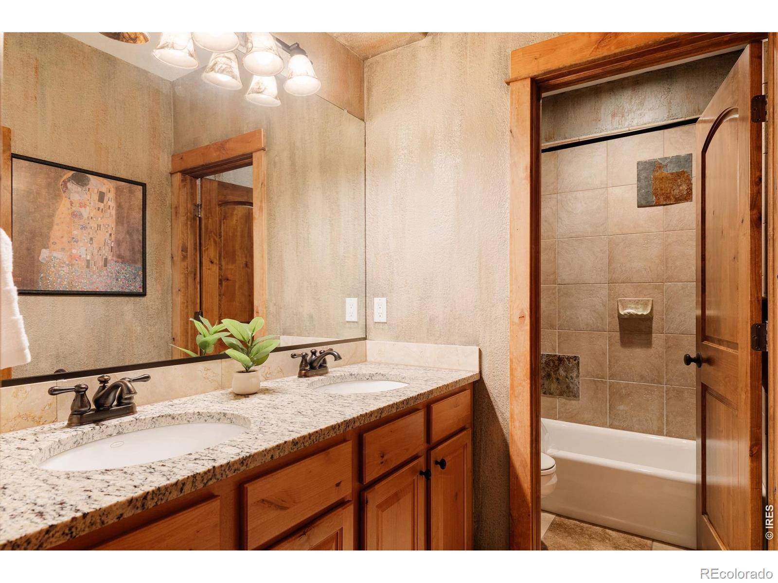 4725 Valley Oak Drive