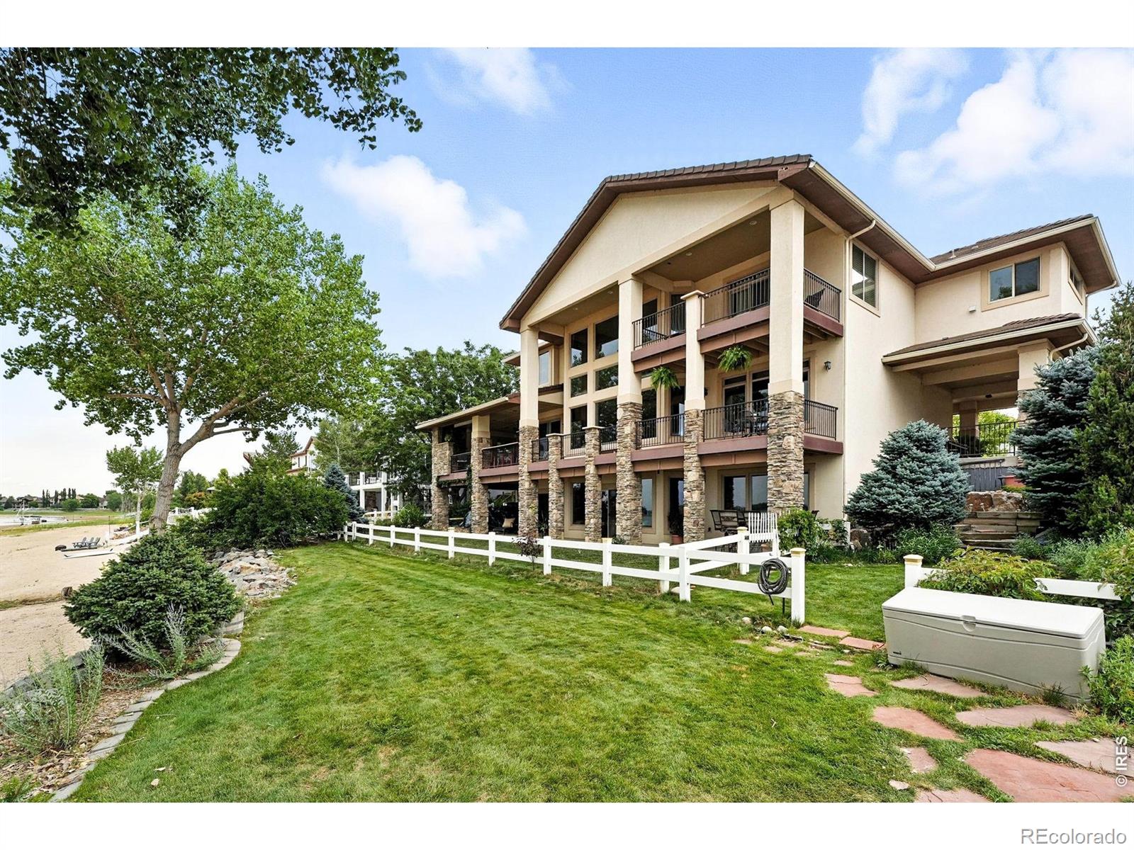 4725 Valley Oak Drive