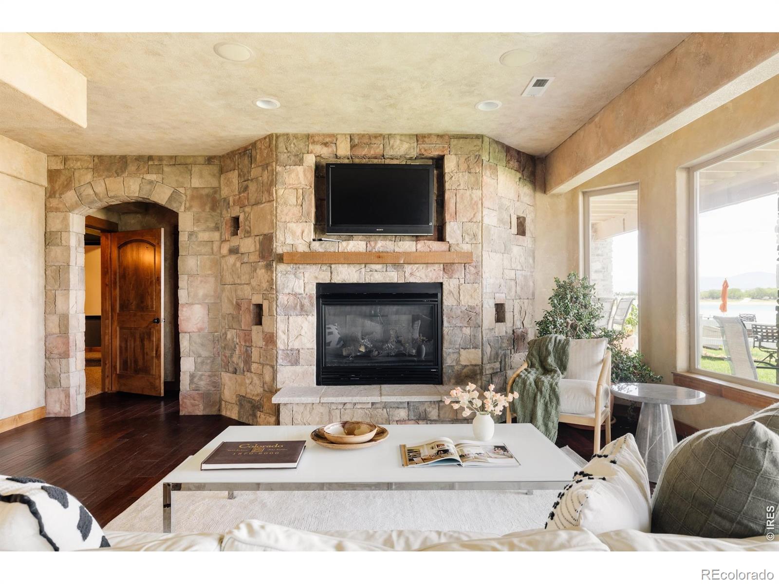 4725 Valley Oak Drive