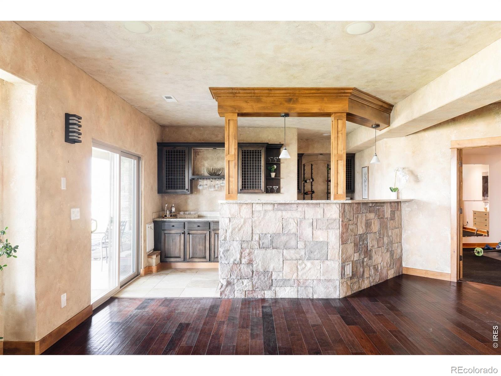4725 Valley Oak Drive