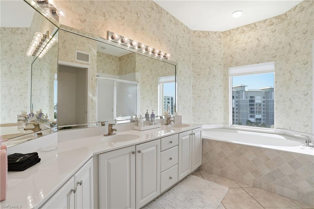 4183 Bay Beach LN Unit: 3P1