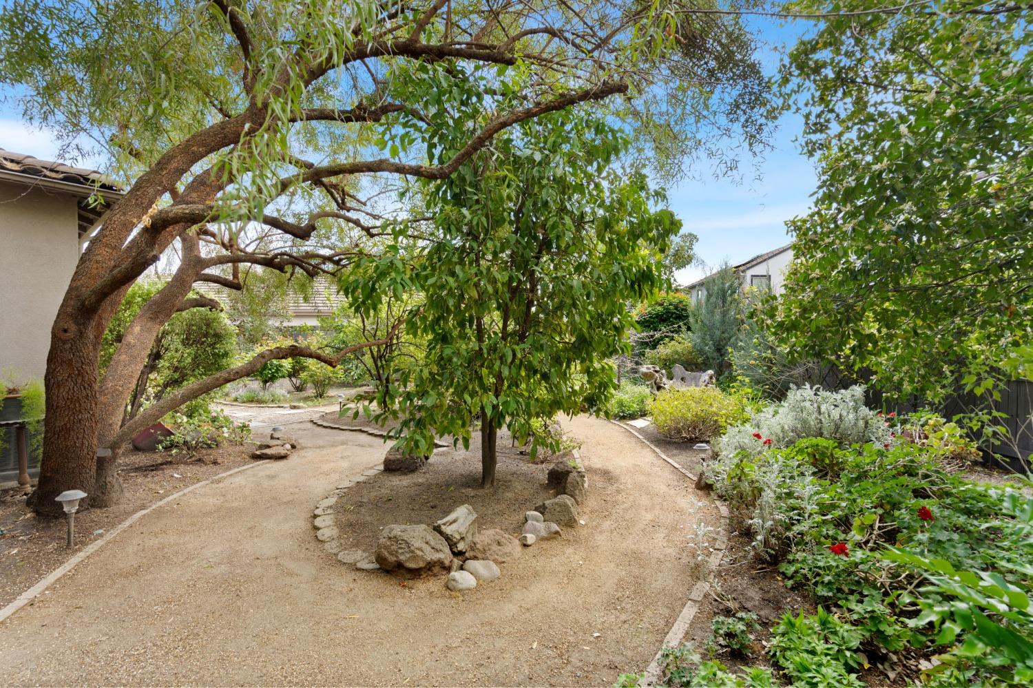 341 Perazul Circle