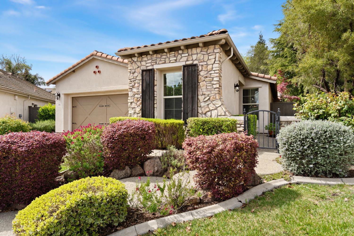 341 Perazul Circle