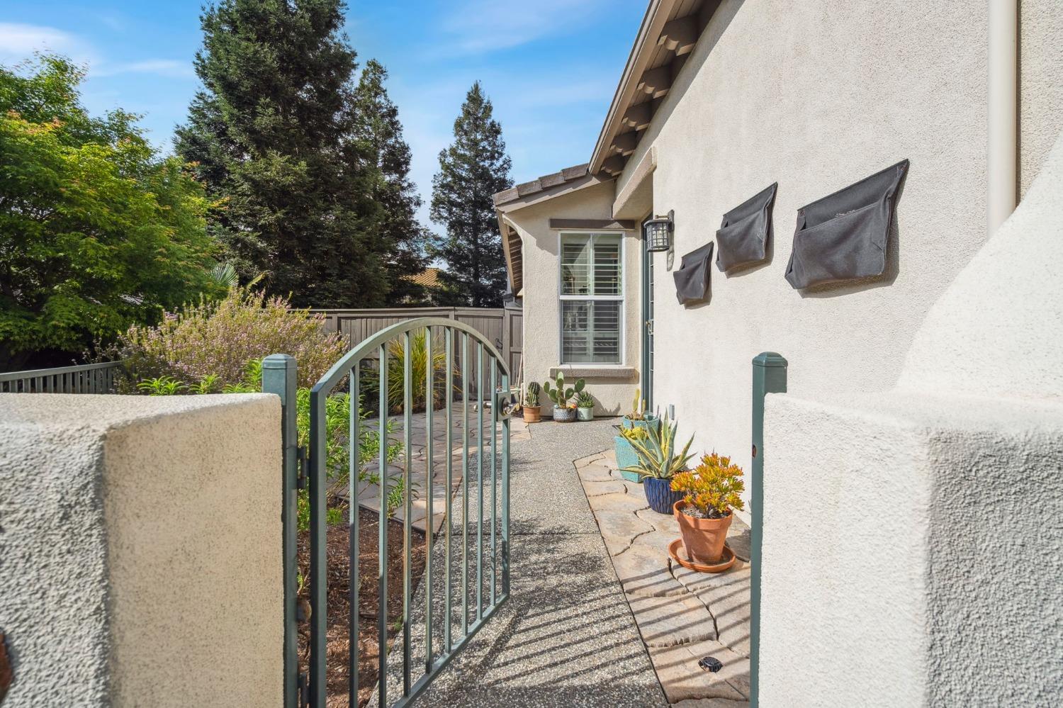 211 Perazul Circle