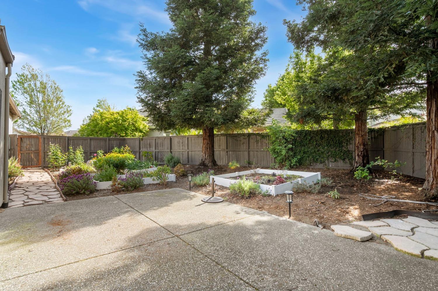 211 Perazul Circle