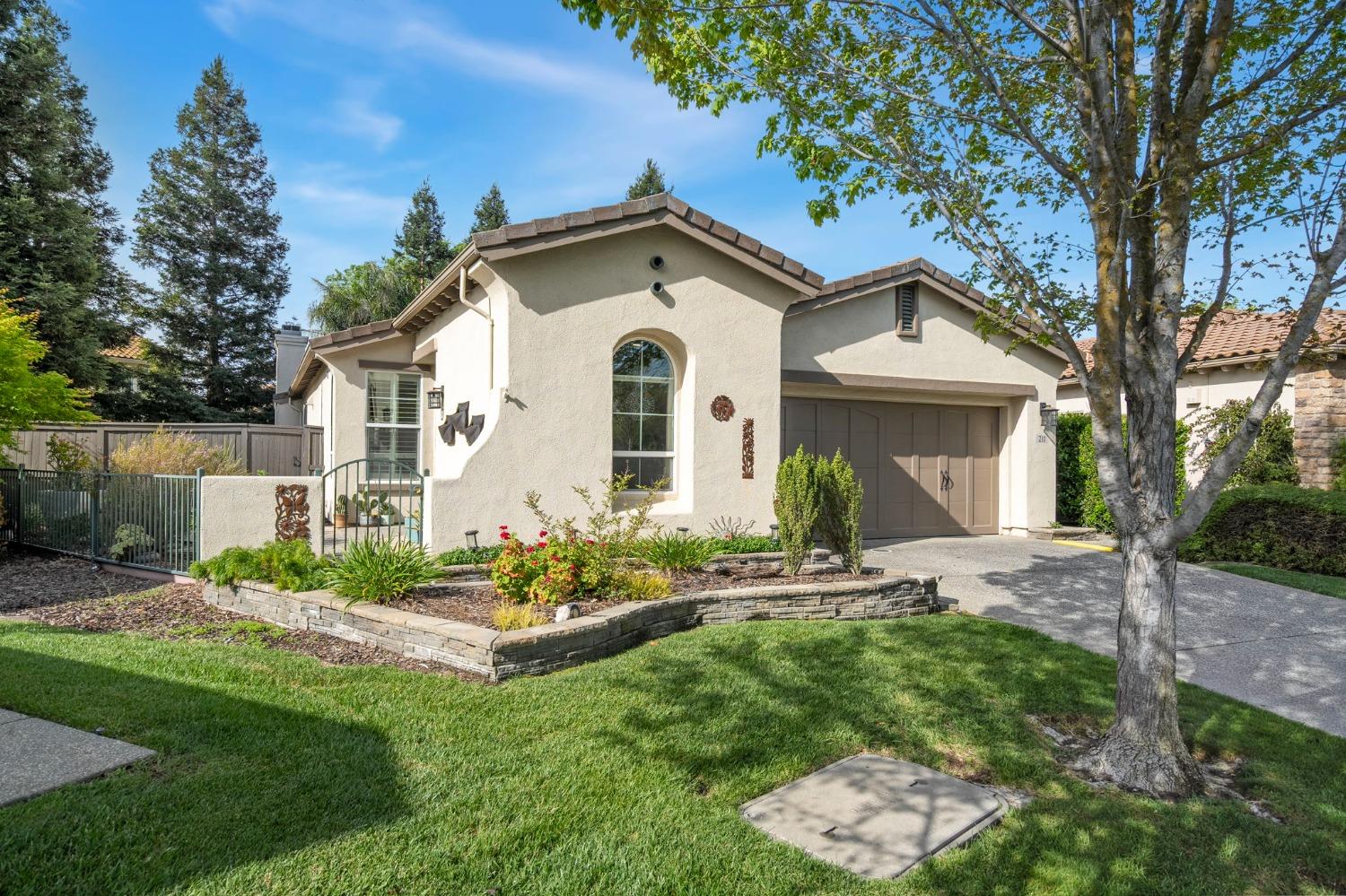 211 Perazul Circle