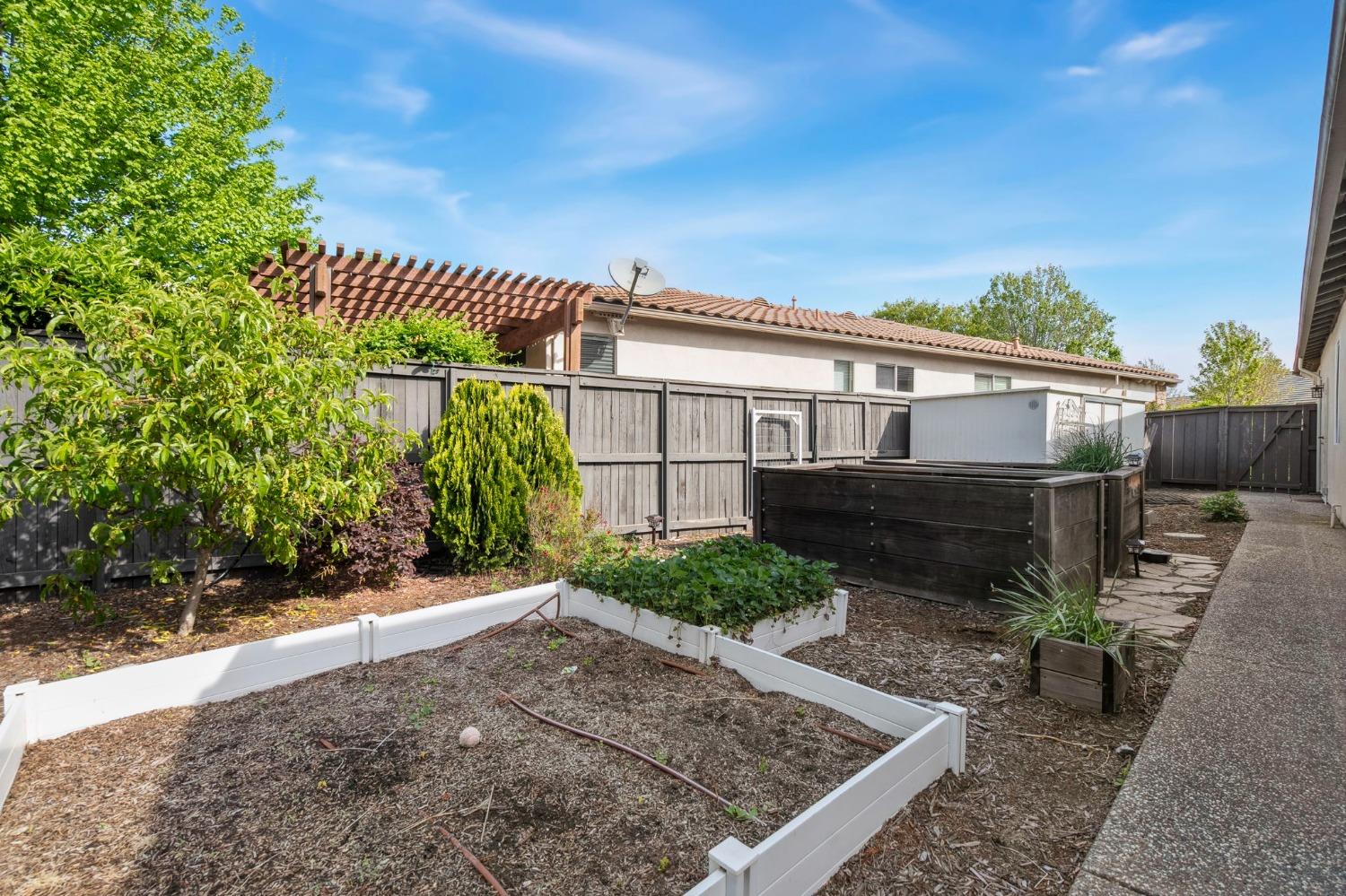 211 Perazul Circle