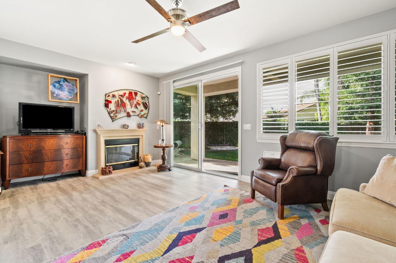 211 Perazul Circle