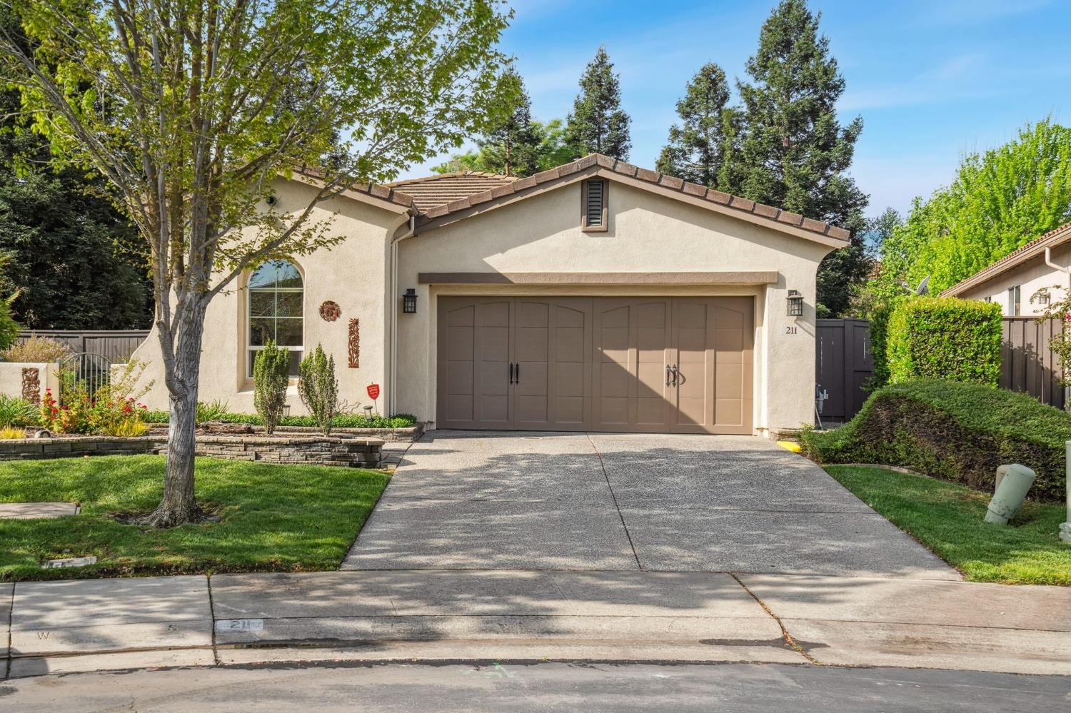 211 Perazul Circle