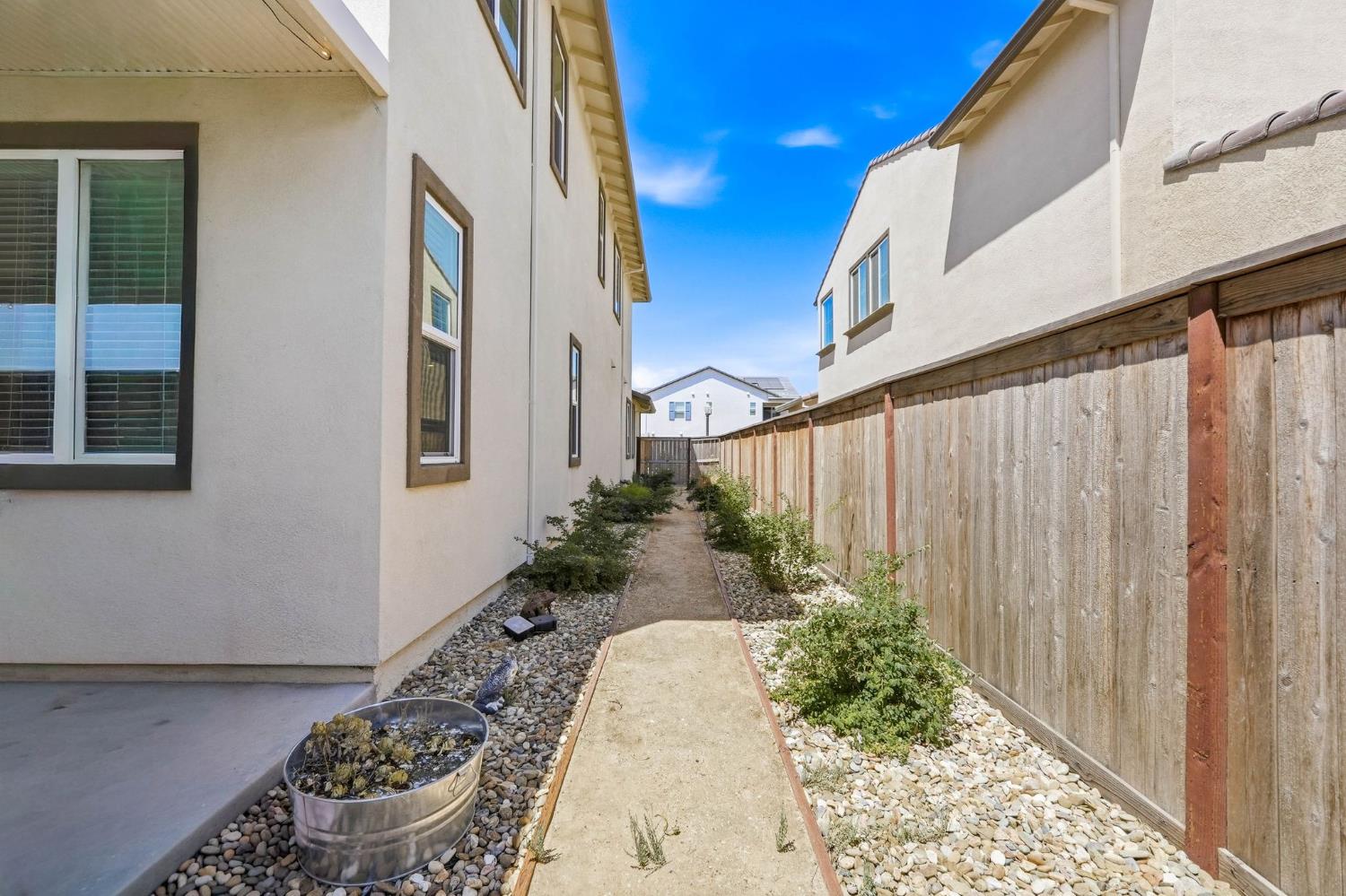 3912 Azul Way