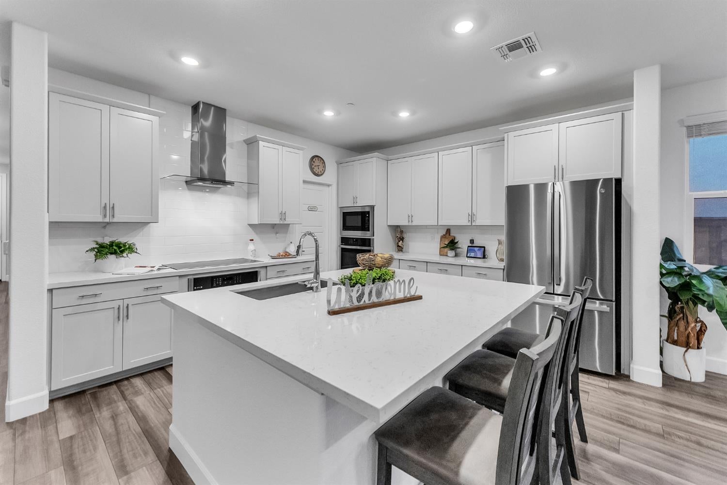 3912 Azul Way