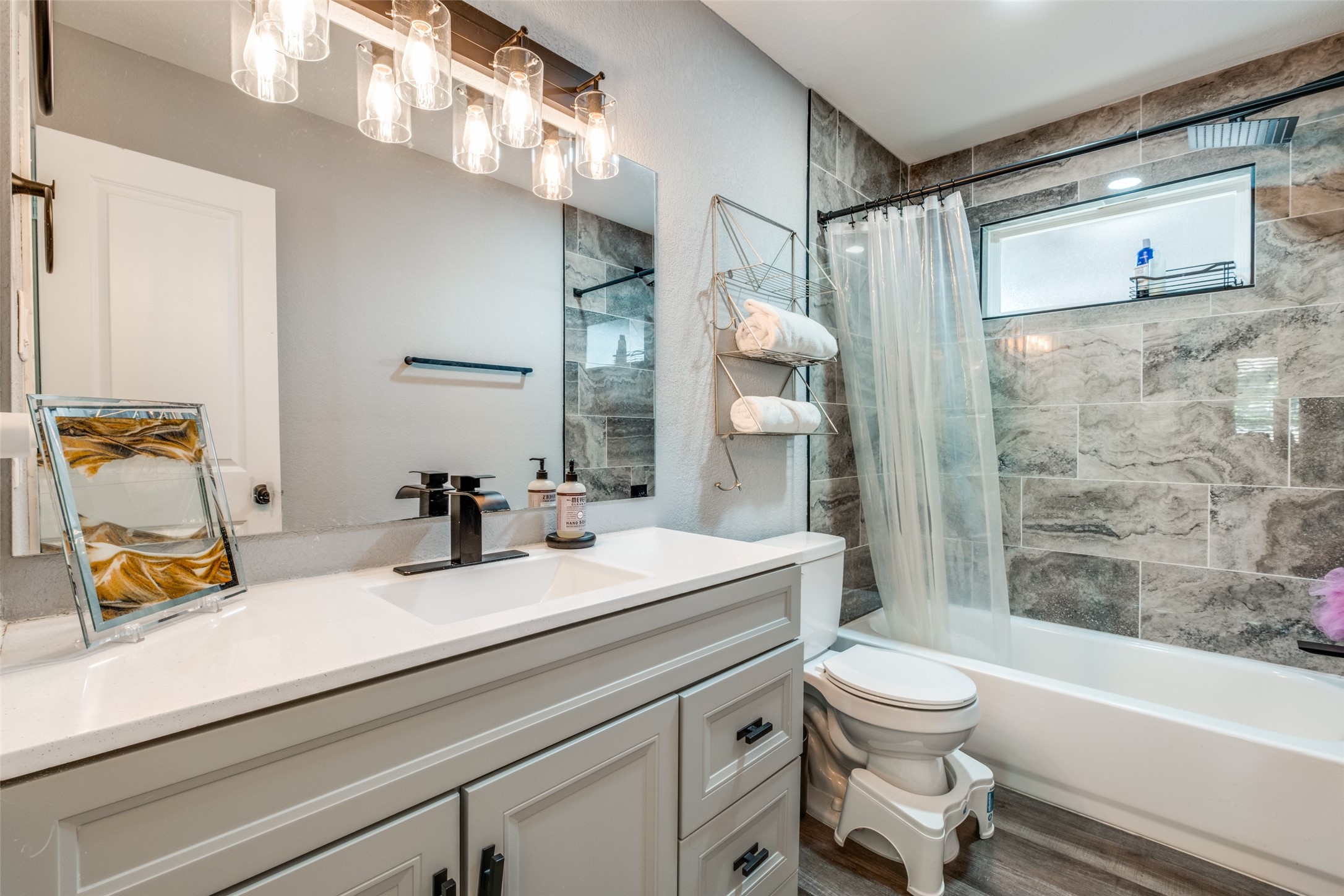 2511 Kingston Street