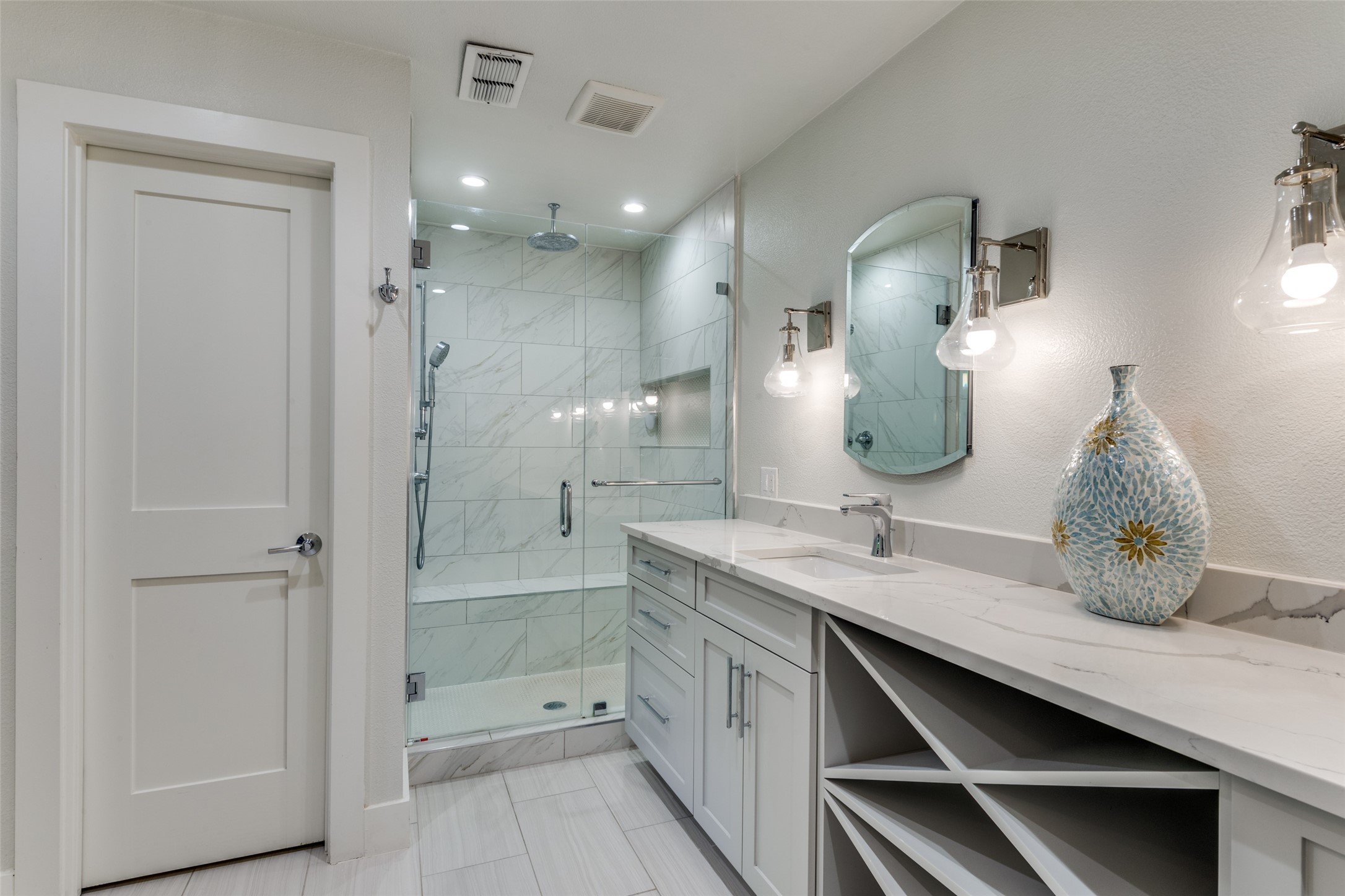 711 Majestic Oaks Drive