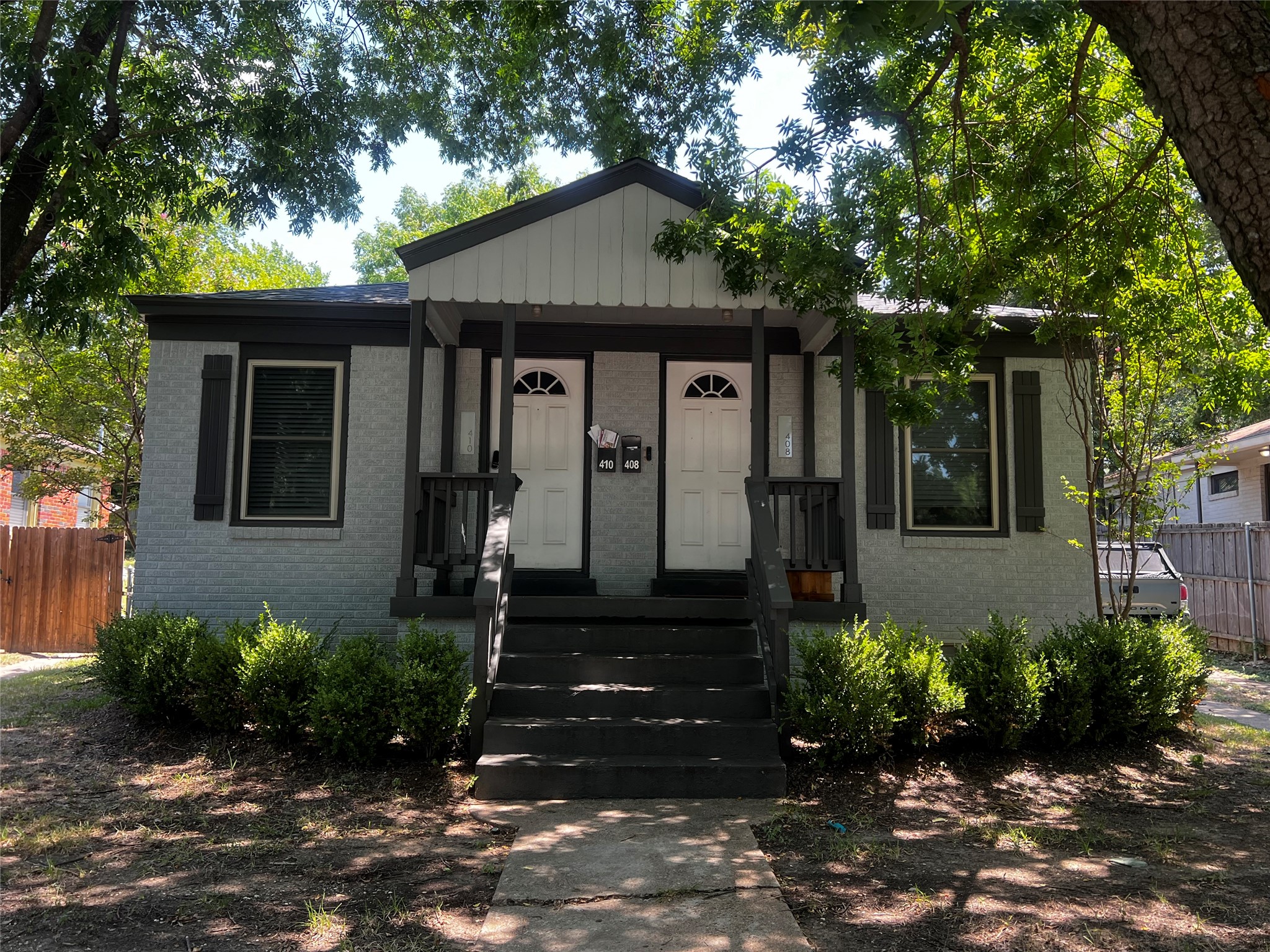 408 N Oak Cliff Boulevard