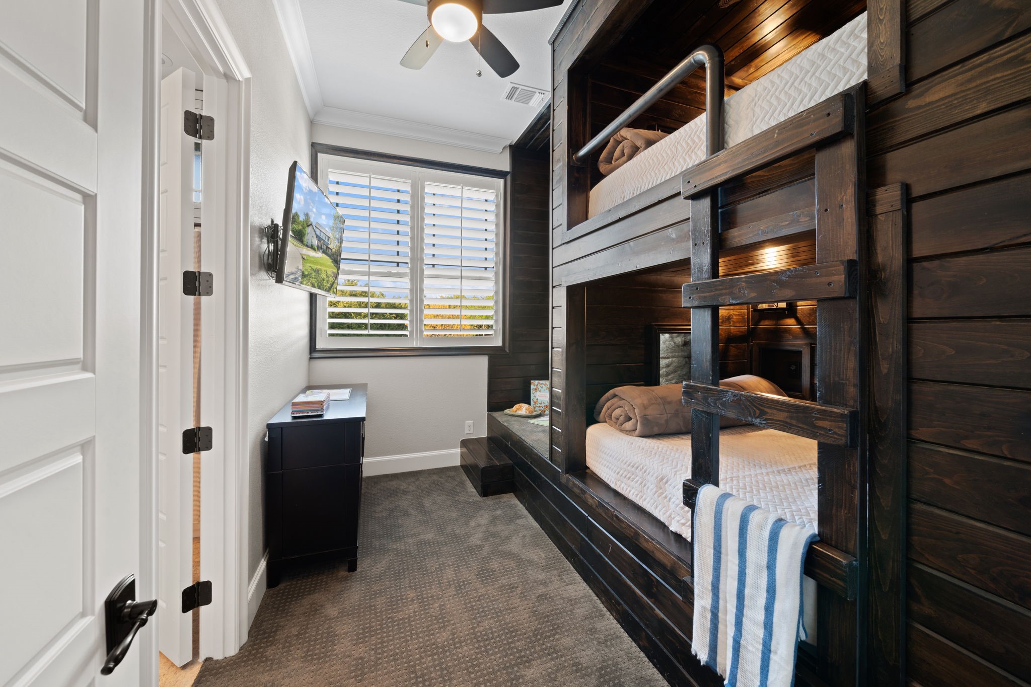 3548 Pinnacle Bay Point