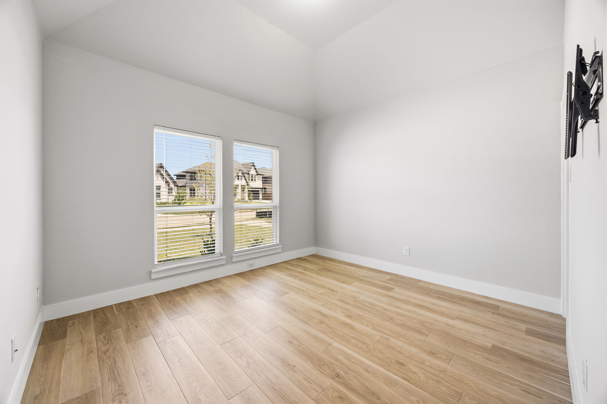 13733 Riola Drive
