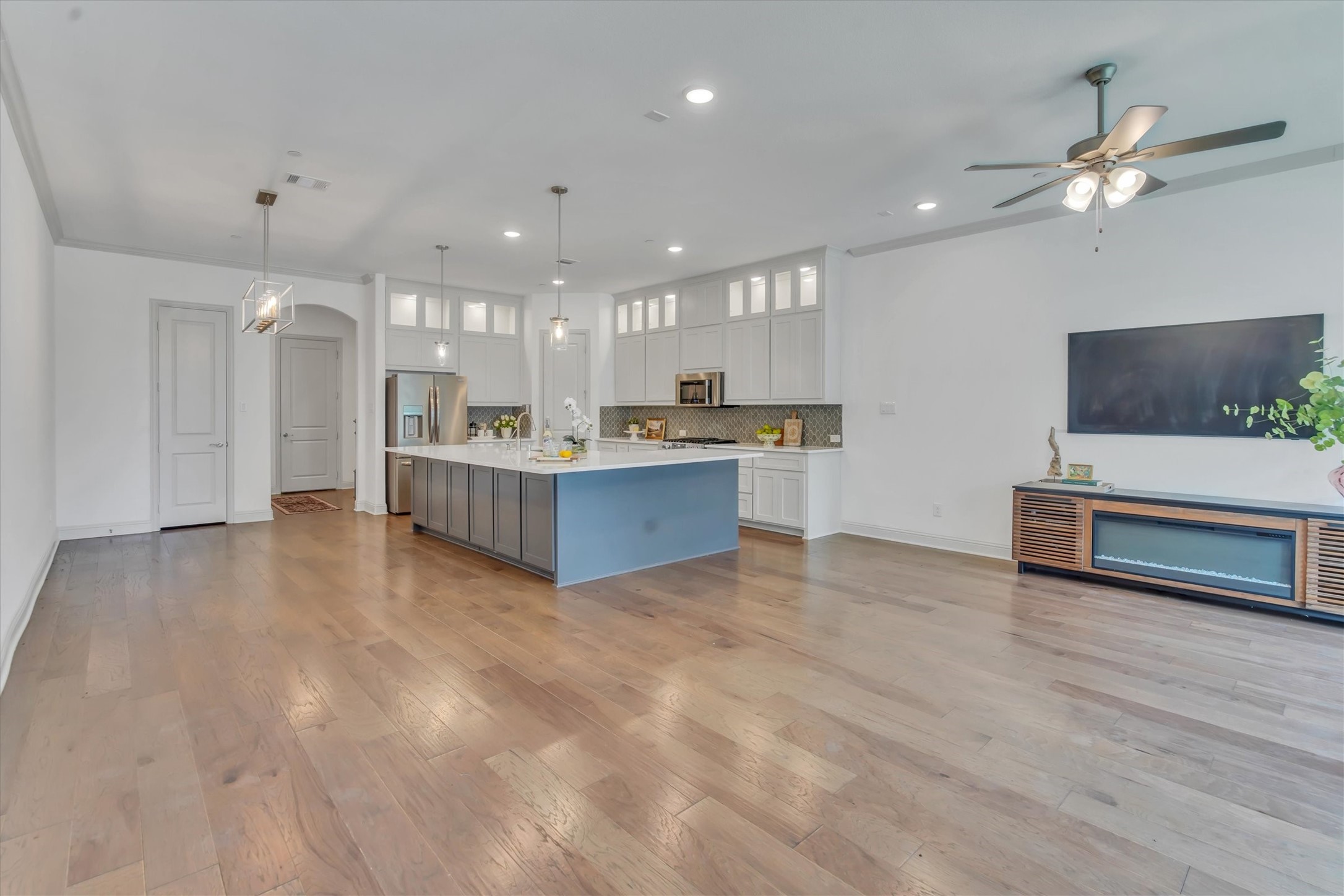 1900 Melinda Ln.