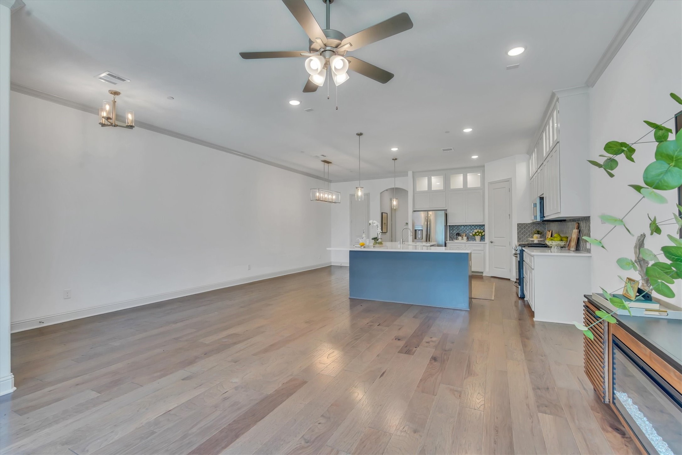 1900 Melinda Ln.