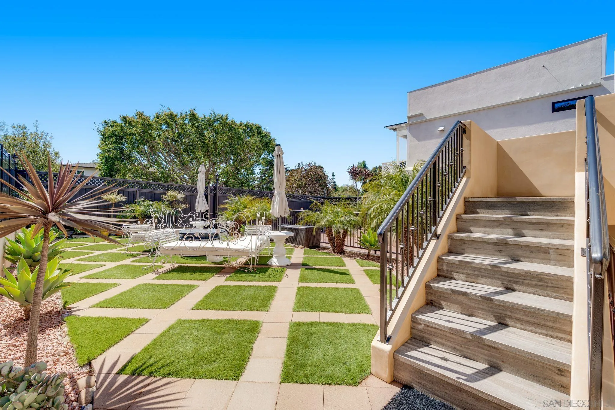 1045 Van Nuys St.