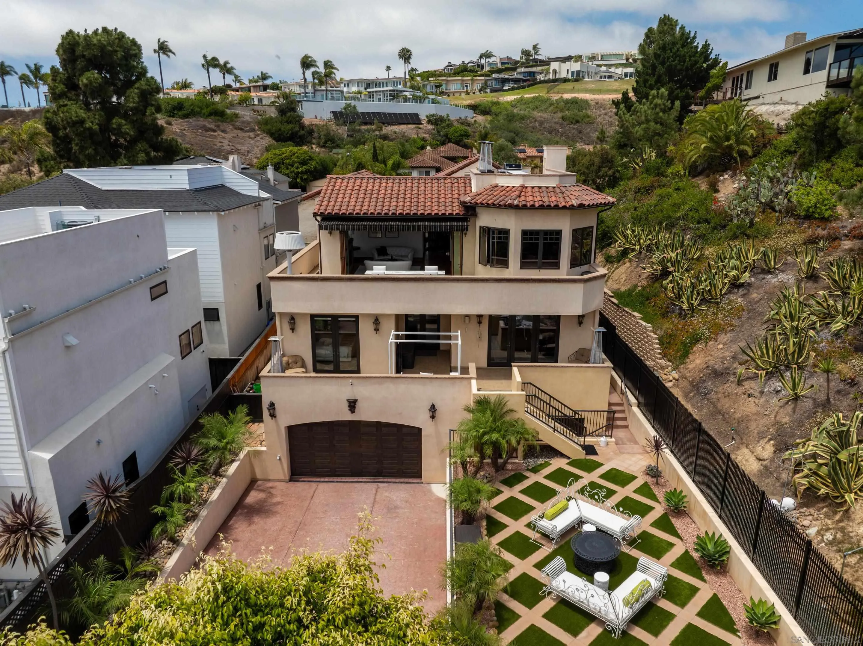 1045 Van Nuys St.