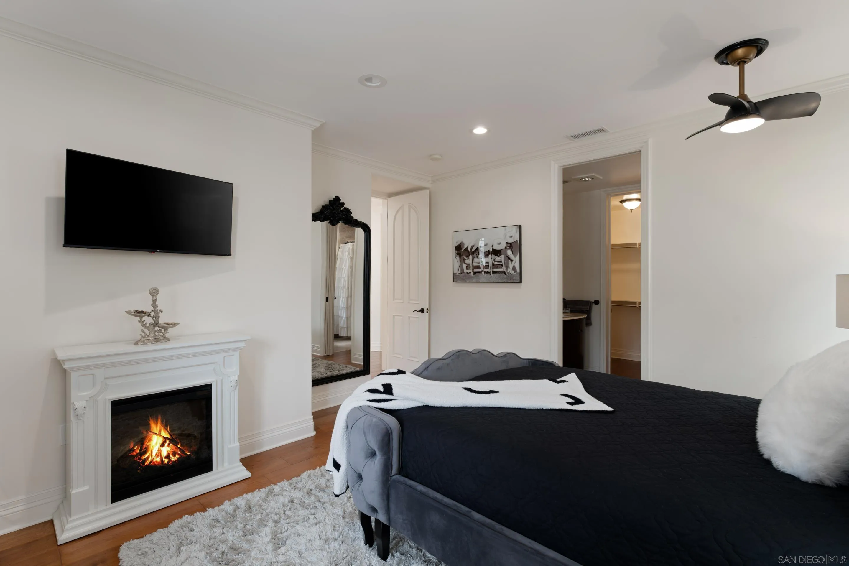 1045 Van Nuys St.