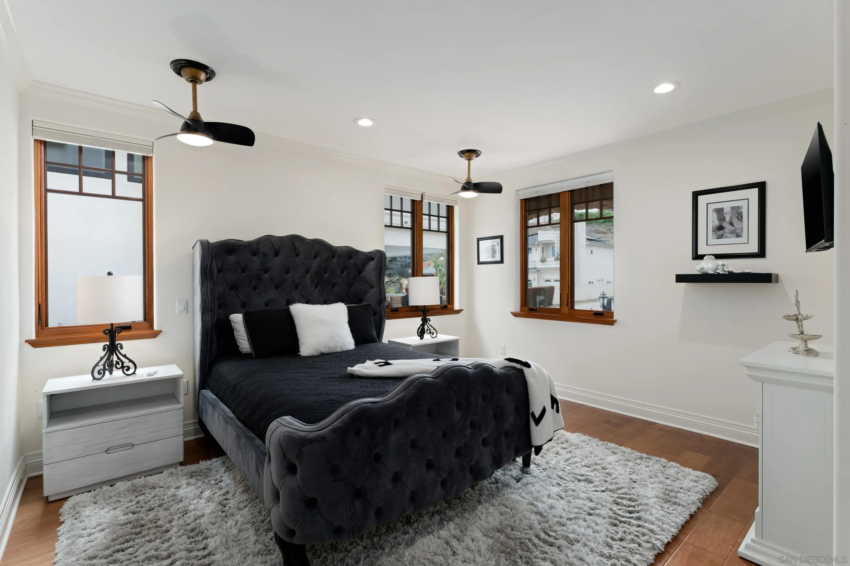 1045 Van Nuys St.