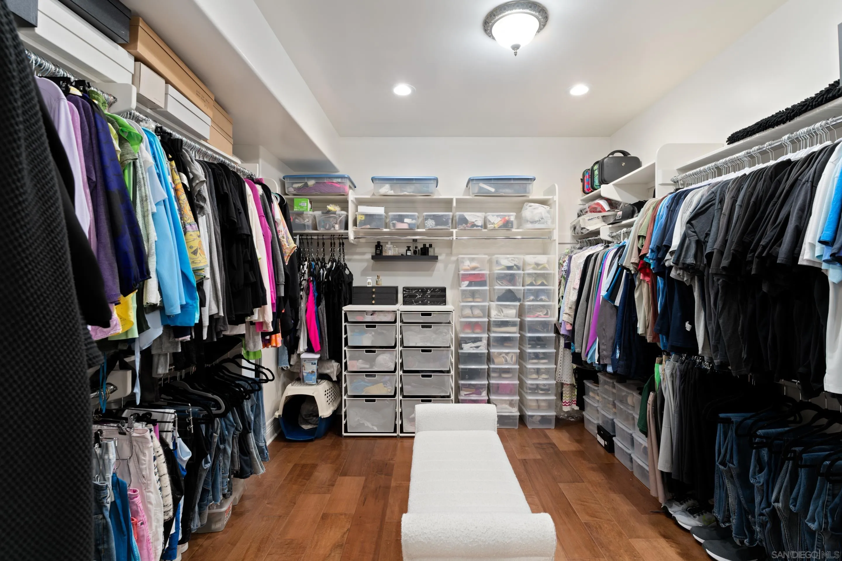 1045 Van Nuys St.
