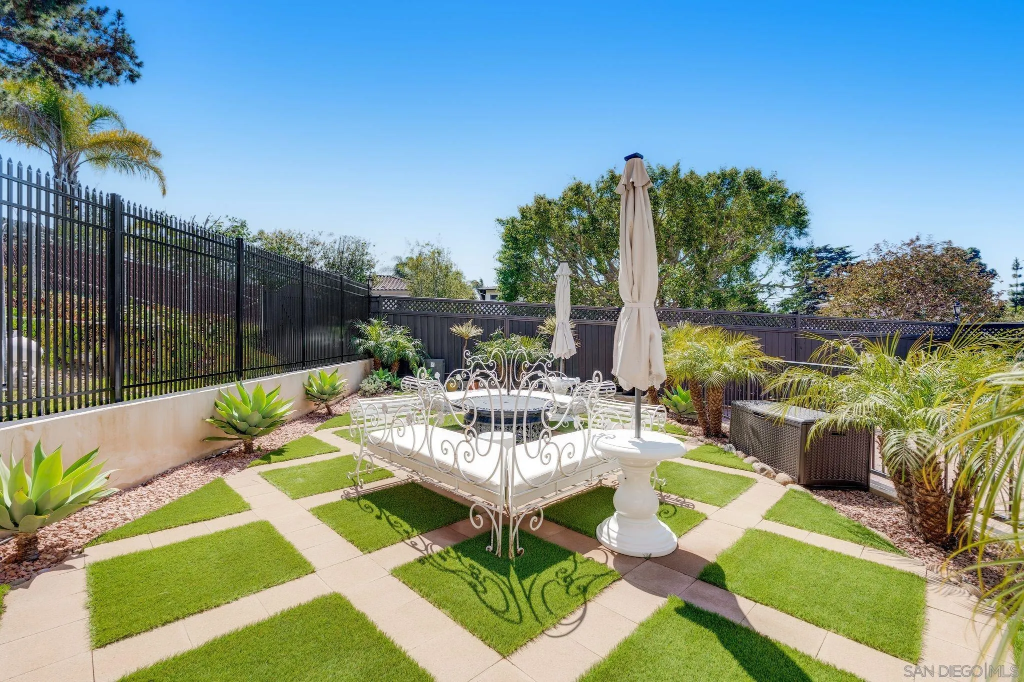 1045 Van Nuys St.