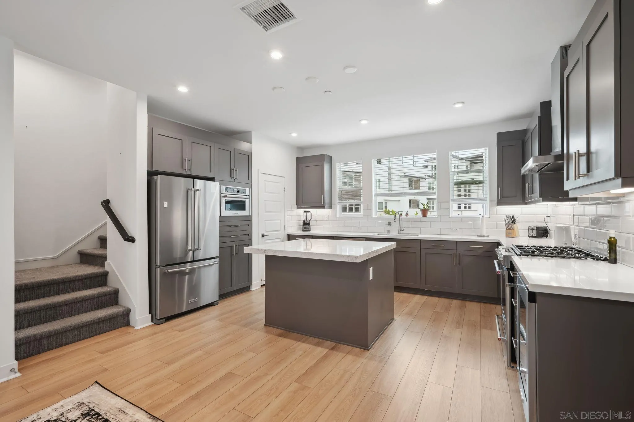 2942 Franklin