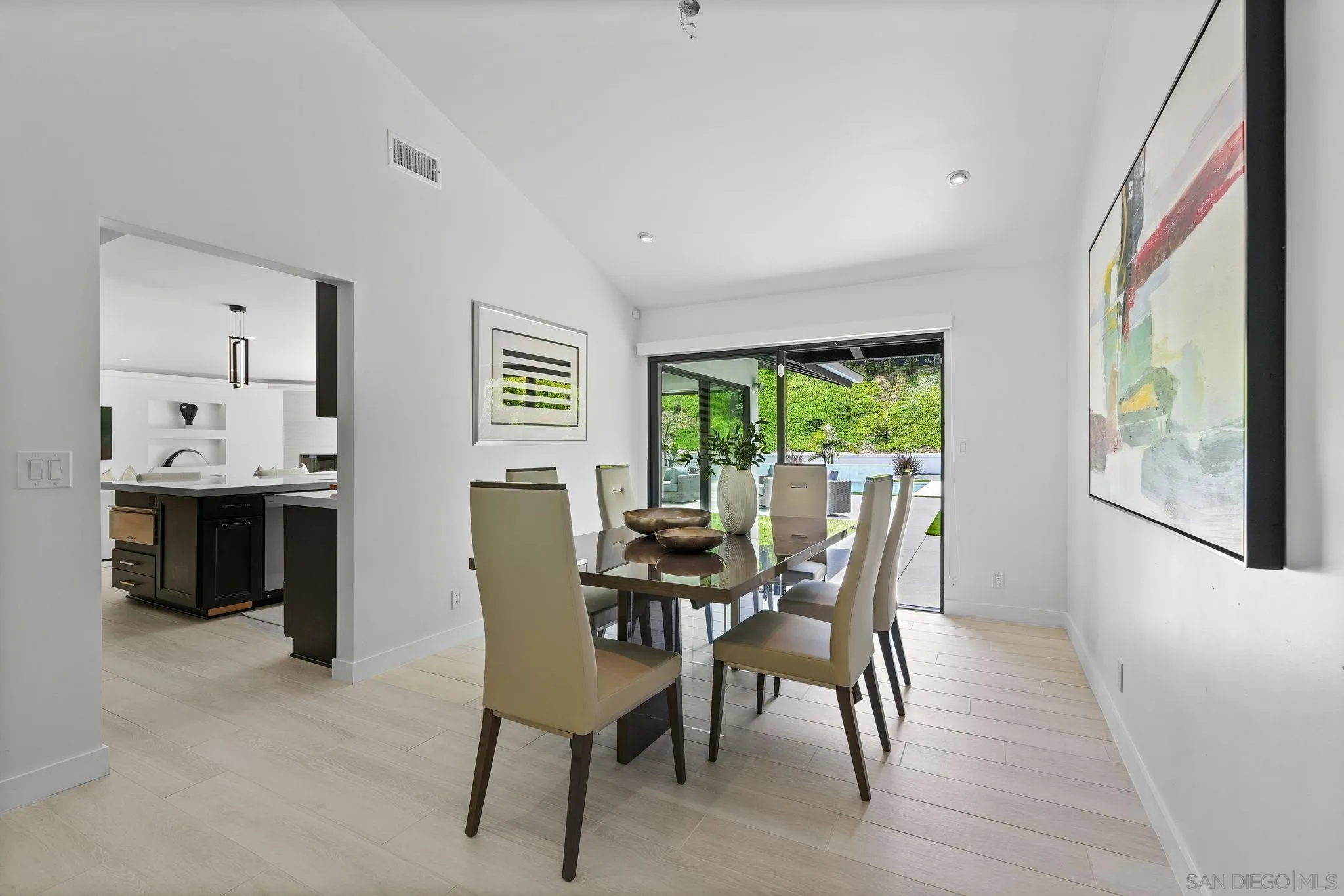 6645 Avenida Andorra
