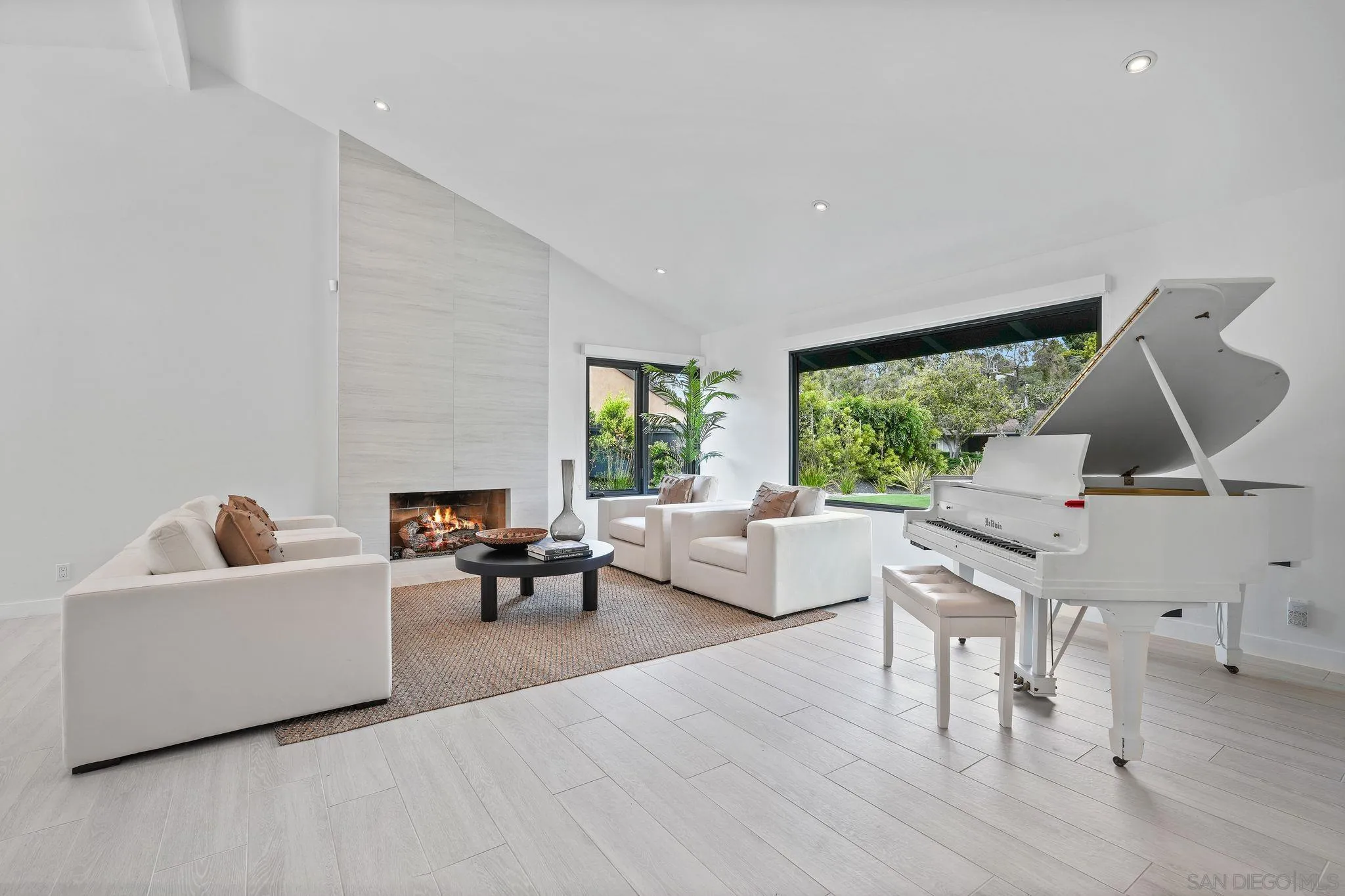 6645 Avenida Andorra