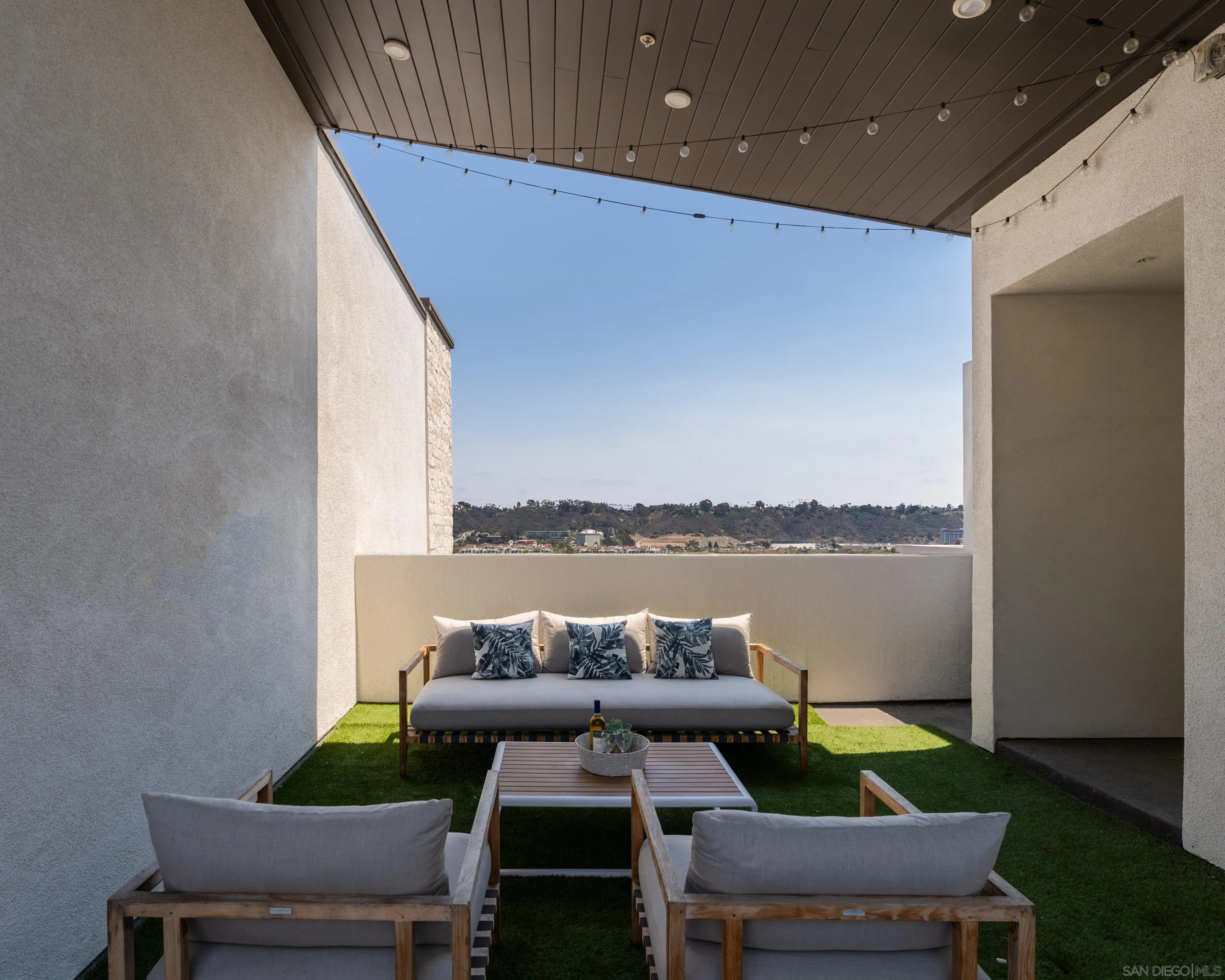2731 Via Avella