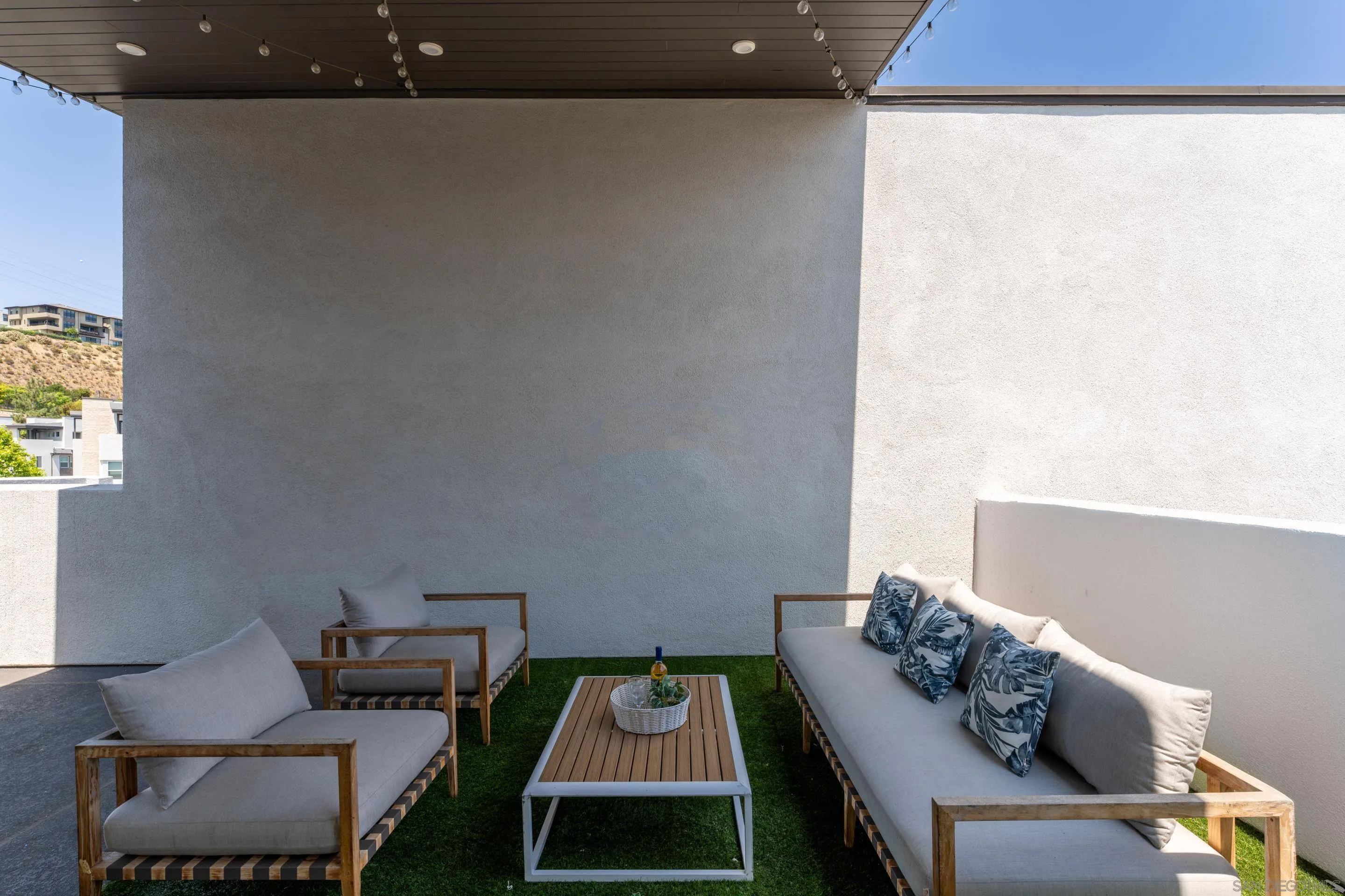 2731 Via Avella