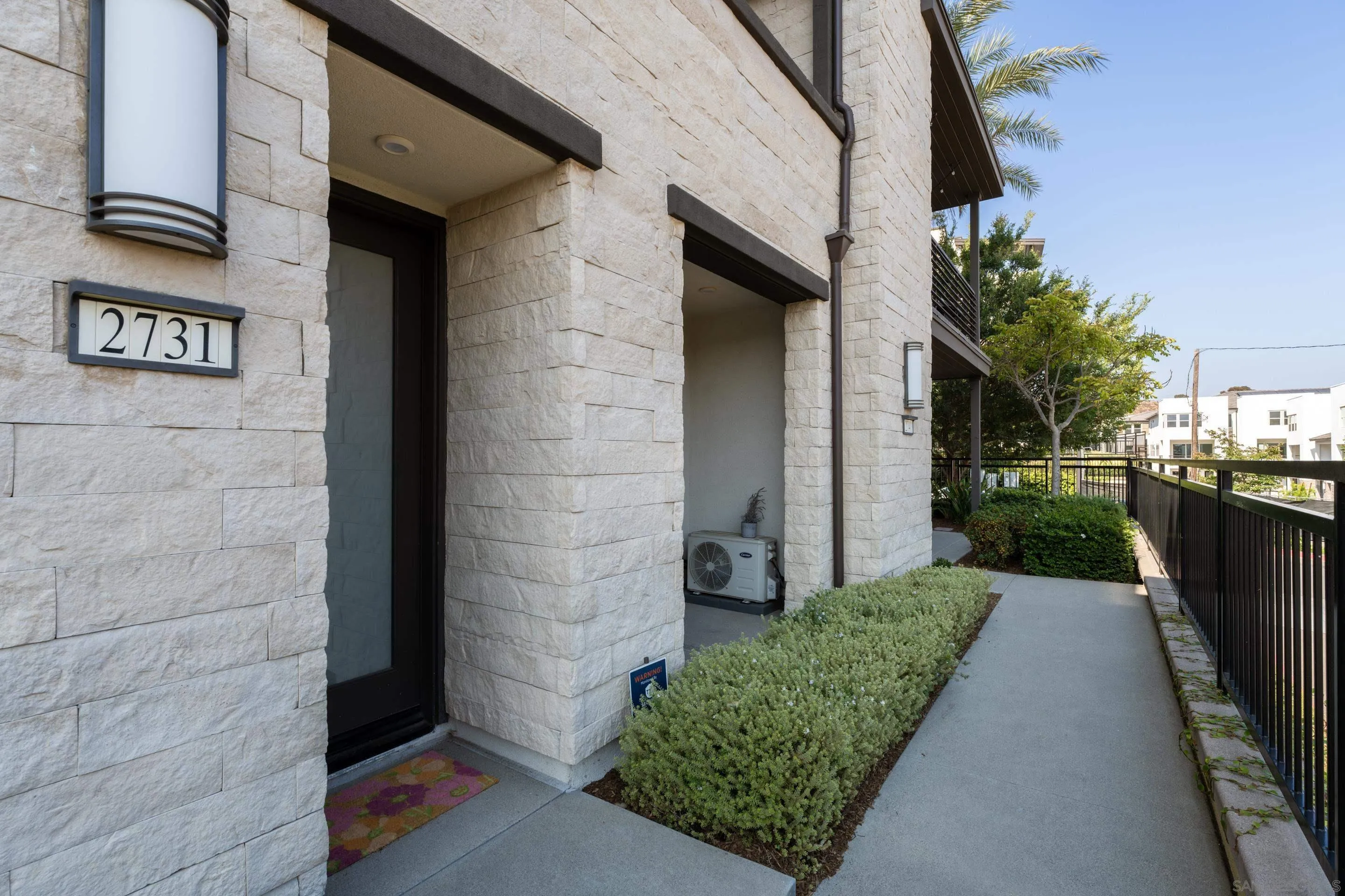 2731 Via Avella